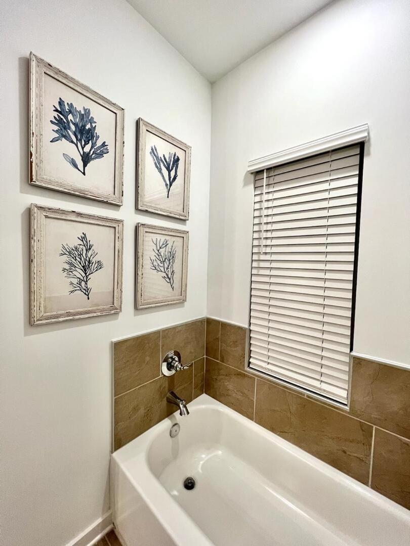 Beautiful 3br/25ba W/ Kayak Access, Sleeps 10 *
