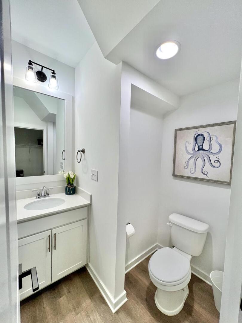 Beautiful 3br/25ba W/ Kayak Access, Sleeps 10 Holiday home *