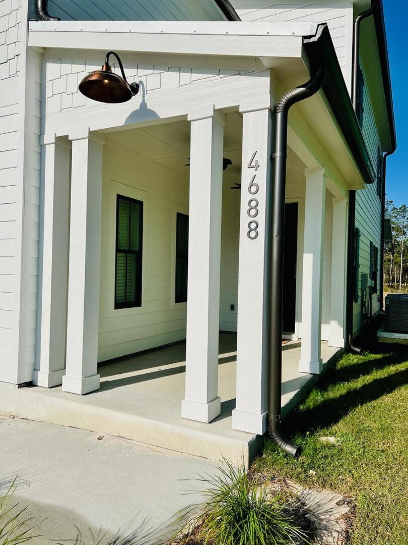Holiday home Beautiful 3br/25ba W/ Kayak Access, Sleeps 10 *