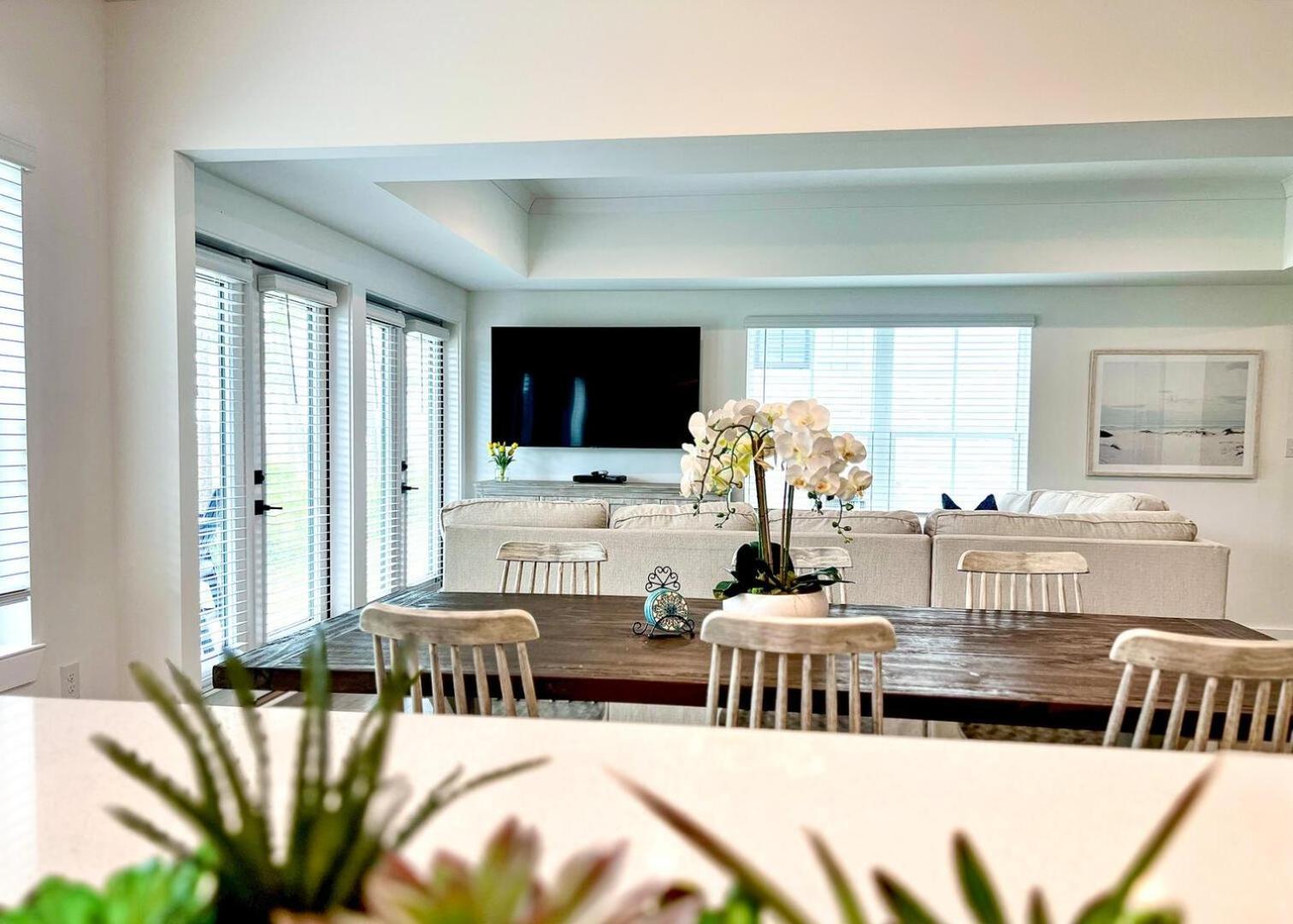Beautiful 3br/25ba W/ Kayak Access, Sleeps 10 Holiday home *