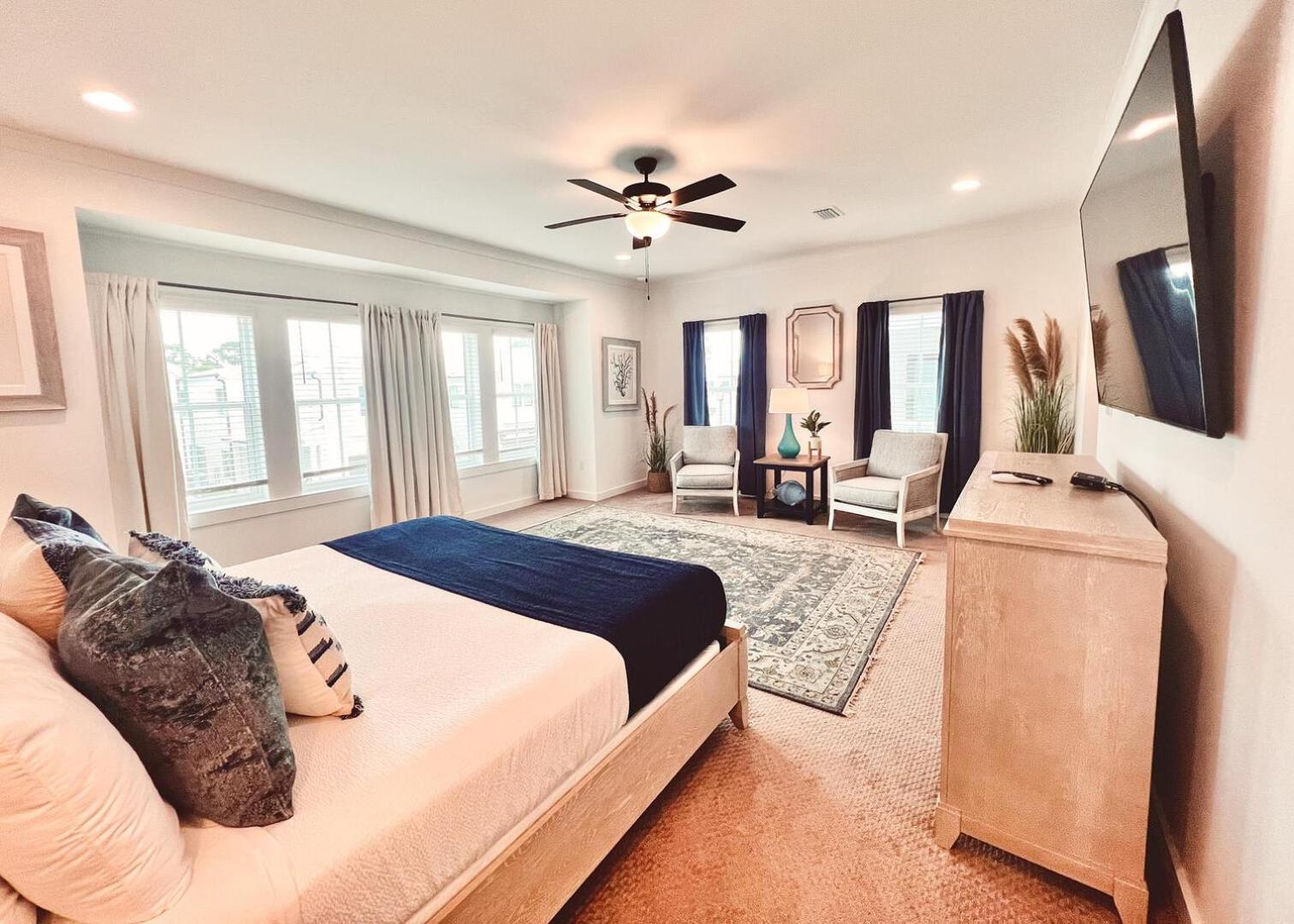 Beautiful 3br/25ba W/ Kayak Access, Sleeps 10 Holiday home *
