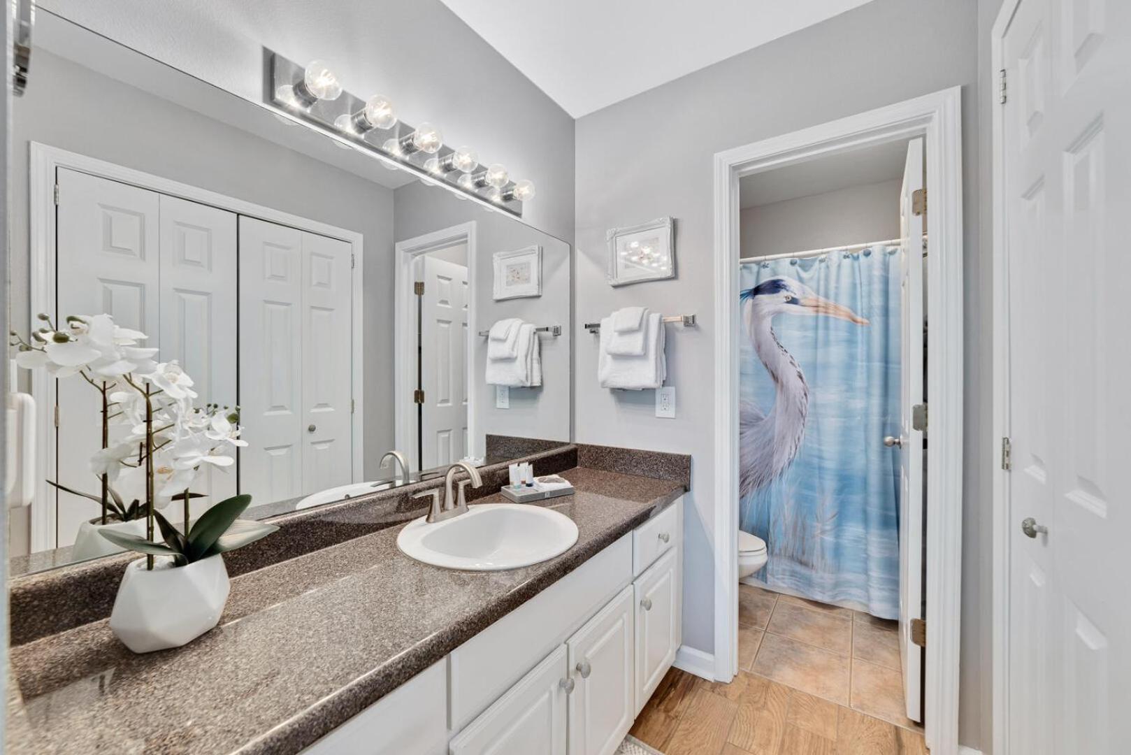 Cozy 2bd/2ba W/ View, Sleeps 6 *