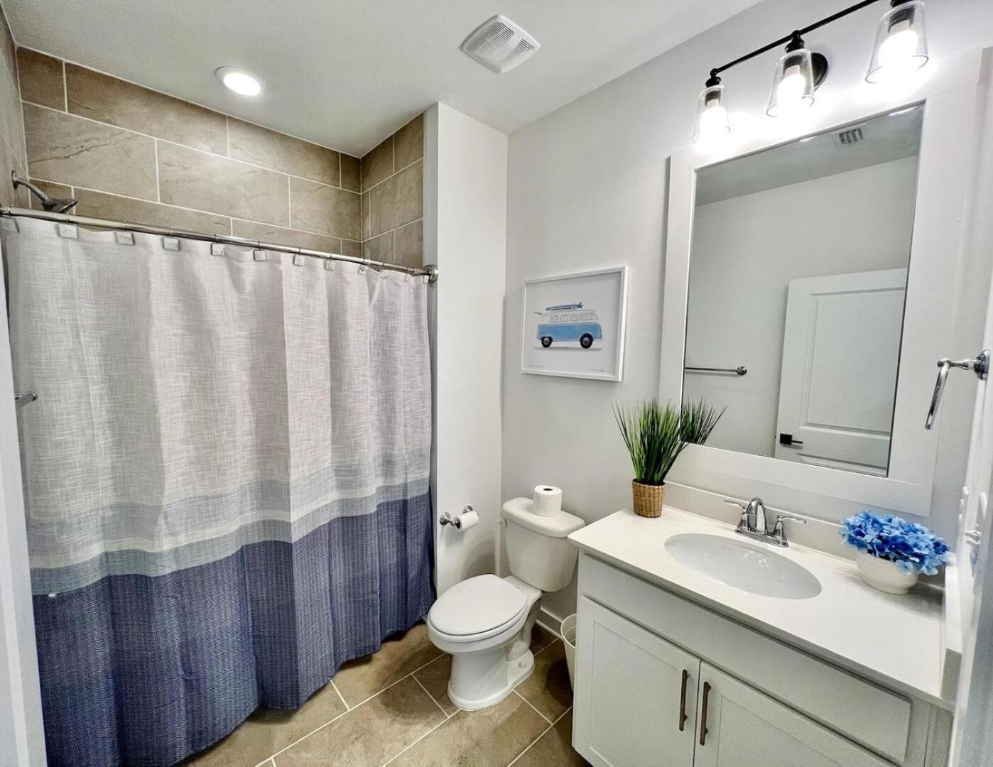 Holiday home Beautiful 3br/25ba W/ Kayak Access, Sleeps 10