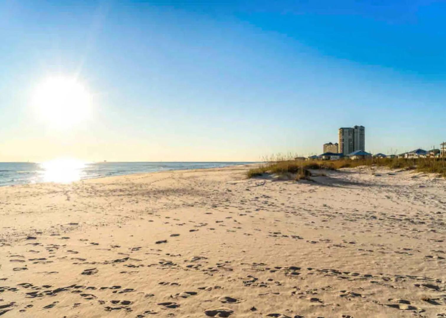 Beautiful 3br/25ba W/ Kayak Access, Sleeps 10 Holiday home Orange Beach