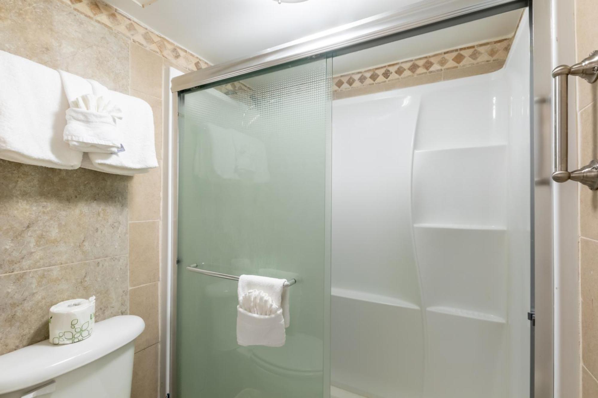 Romar Tower 5d Apartment *