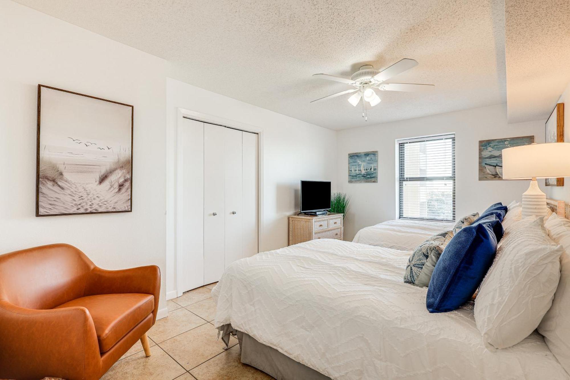 Orange With Ocean-view Balcony! Apartment *