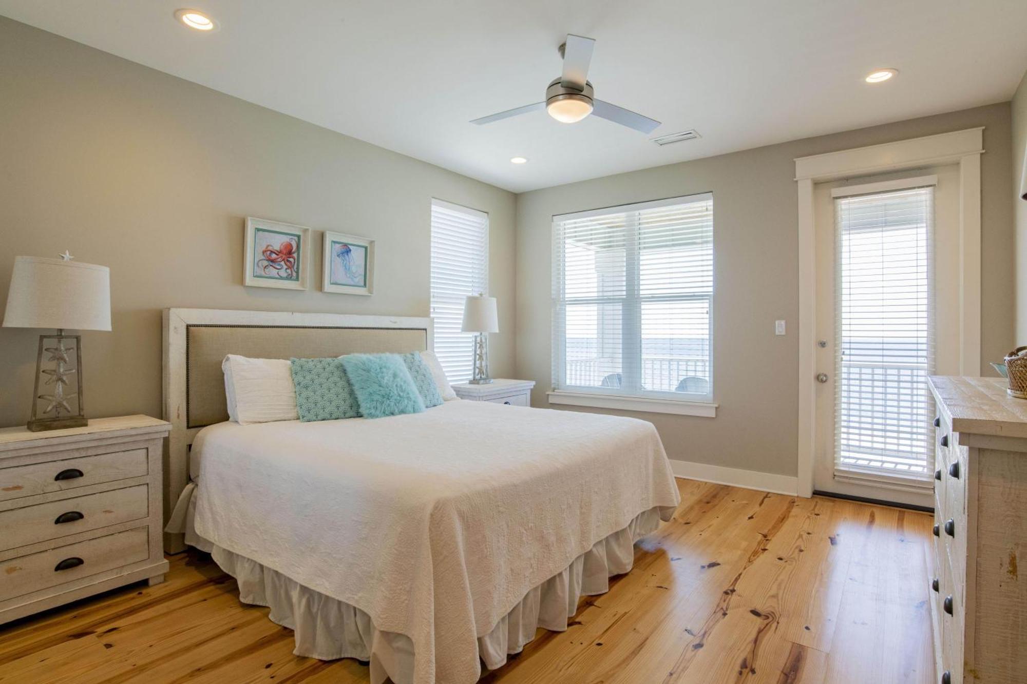 Castle In The East West 2 - 18 Bedrooms Holiday home Orange Beach