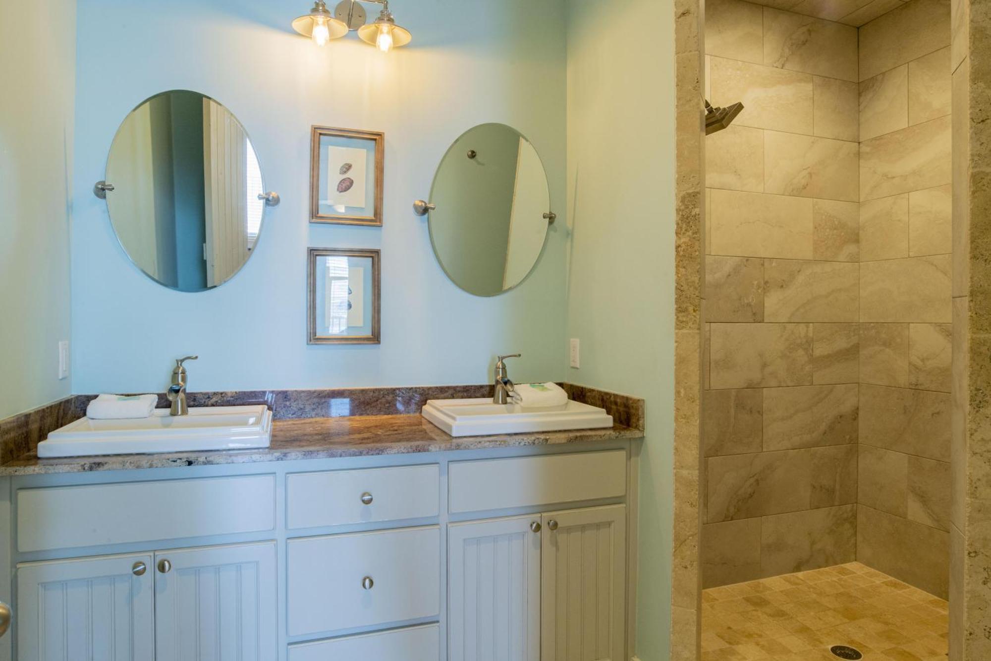 Castle In The East West 2 - 18 Bedrooms Holiday home Orange Beach