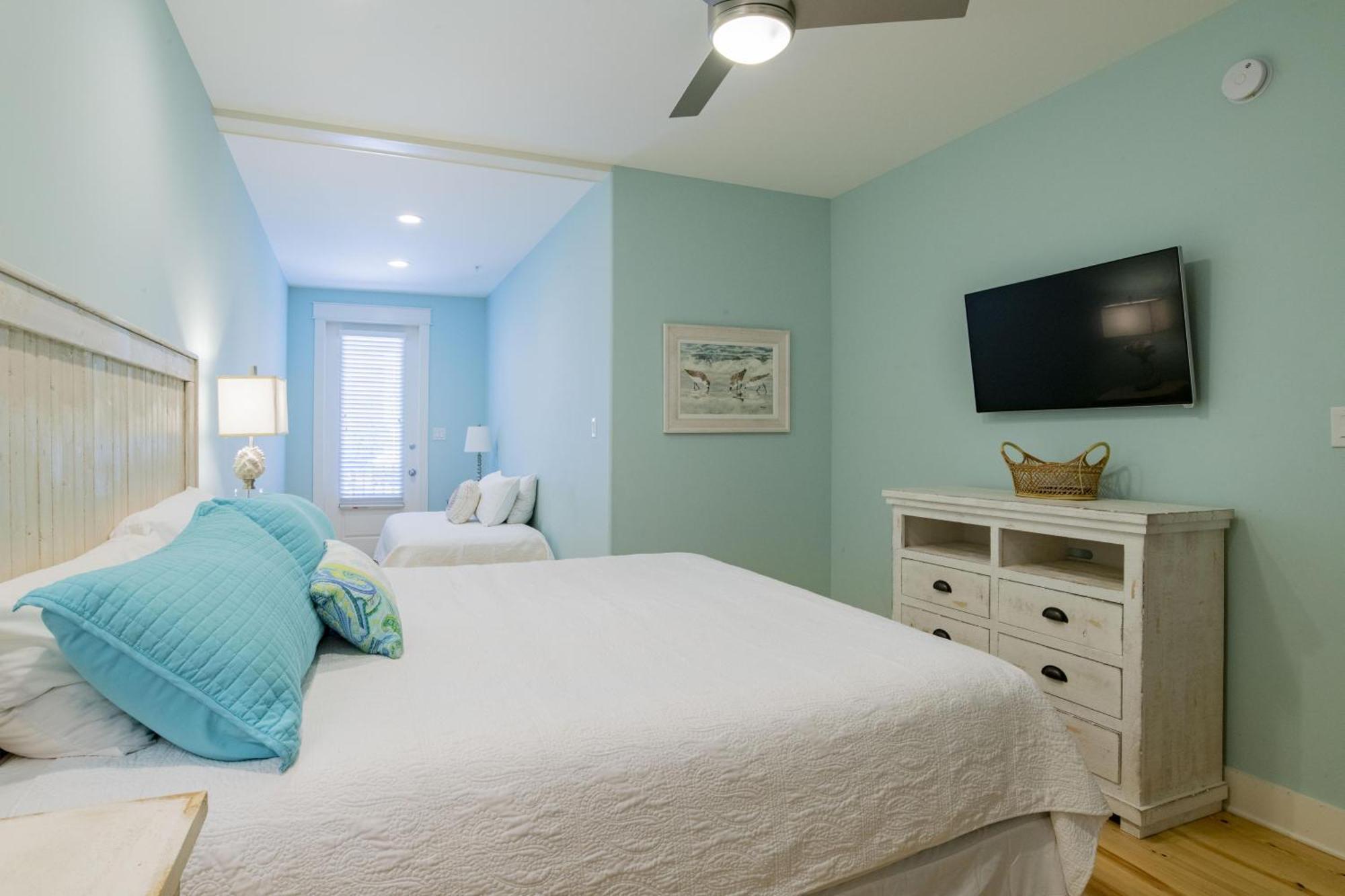 Castle In The East West 2 - 18 Bedrooms * Orange Beach
