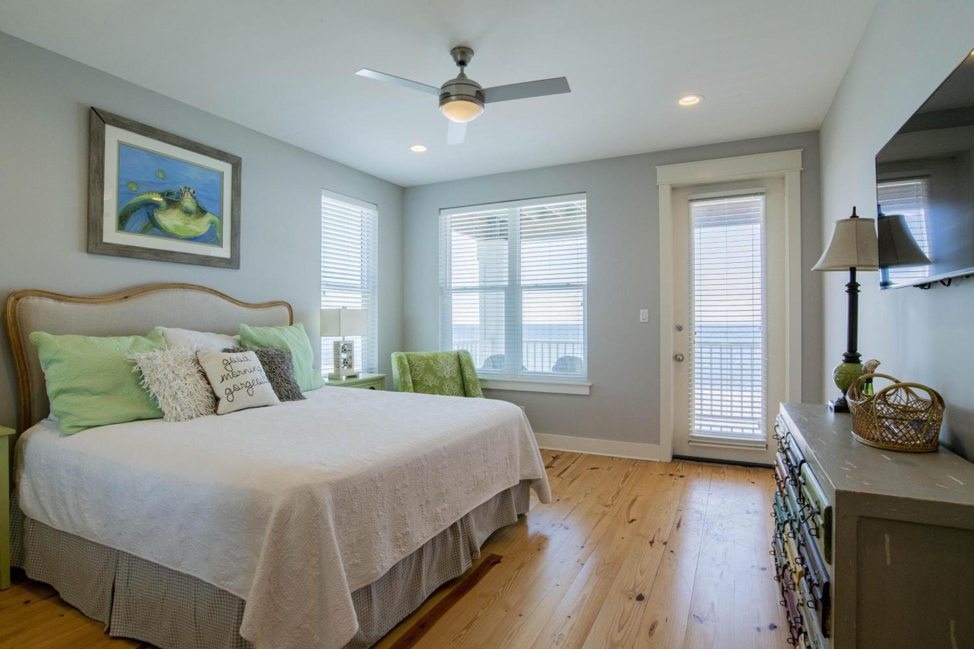 Castle In The East West 2 - 18 Bedrooms Holiday home Orange Beach