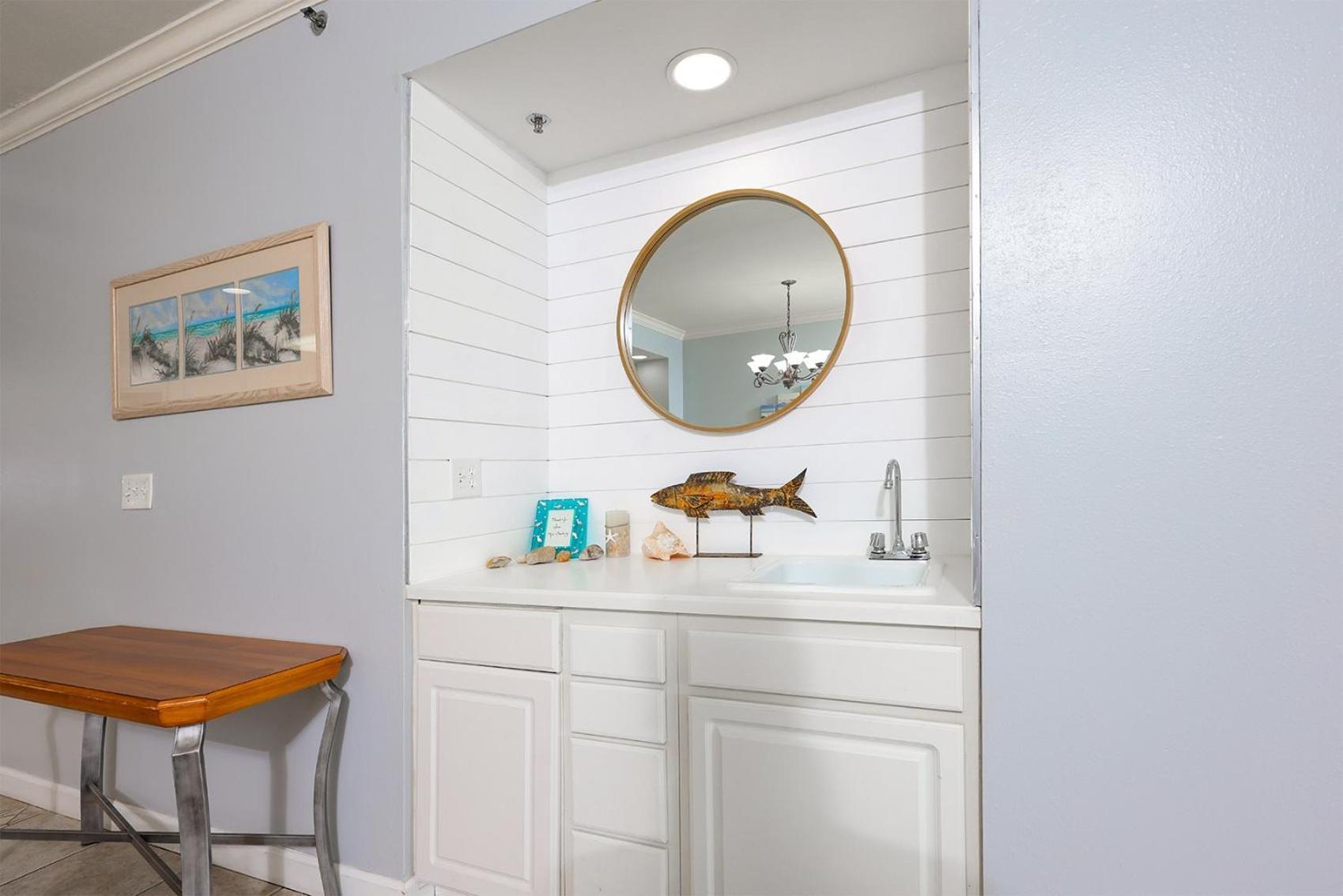 Enclave 405 Apartment *