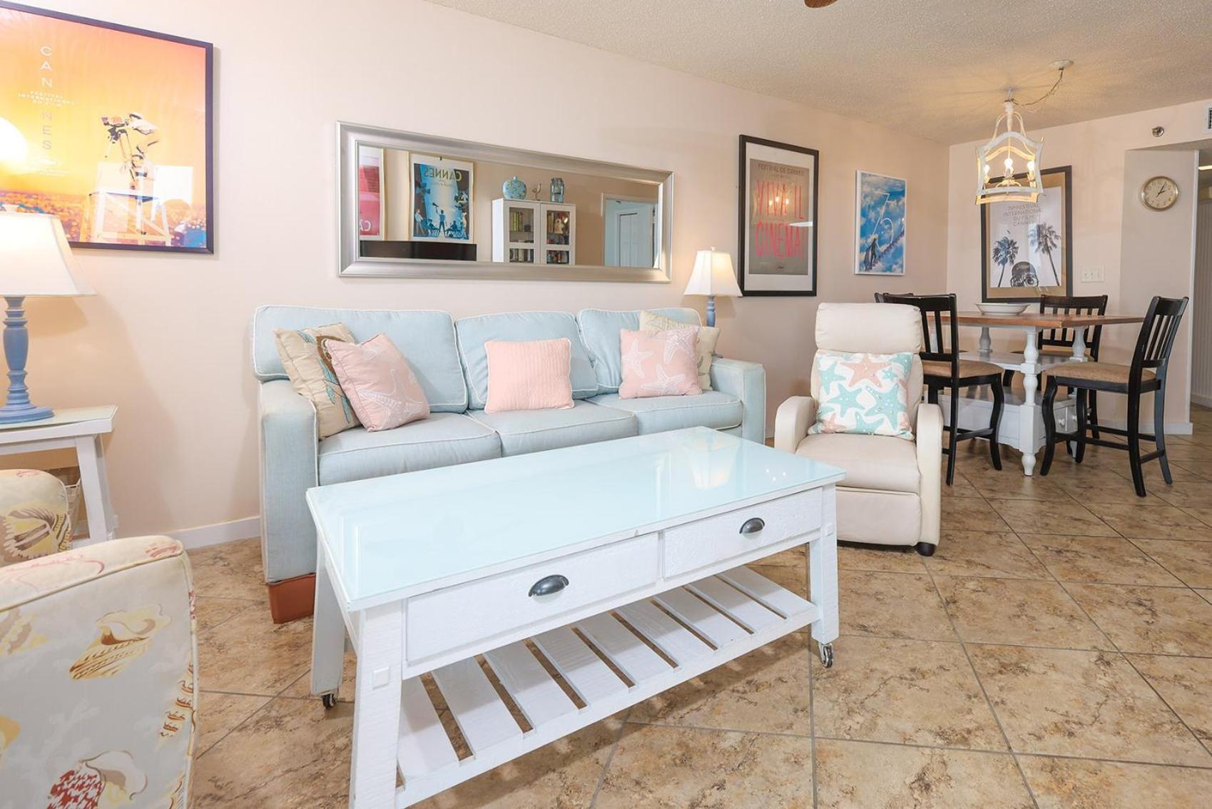 Phoenix East 707 Apartment