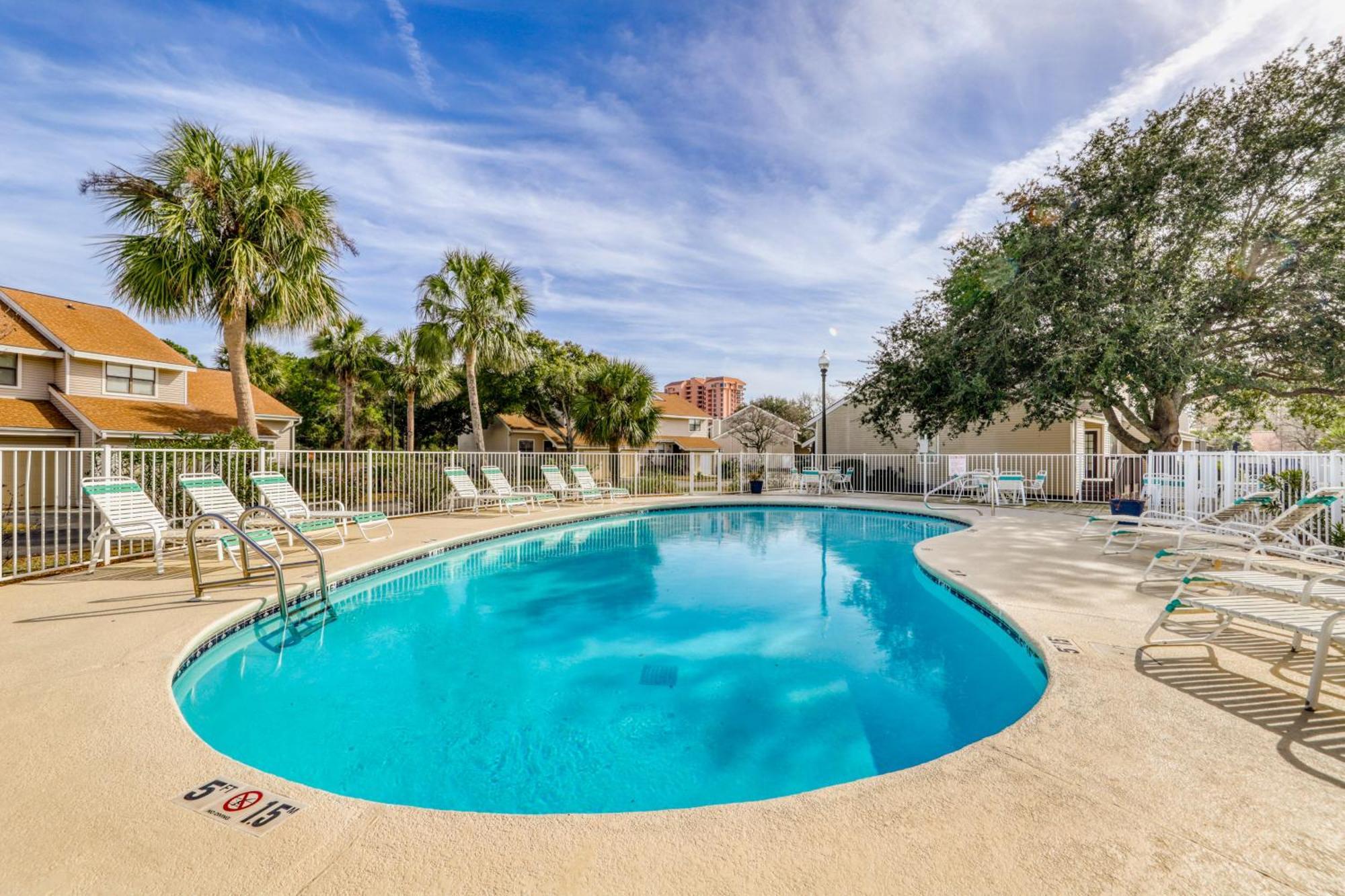 Mariner Lakes 15 *