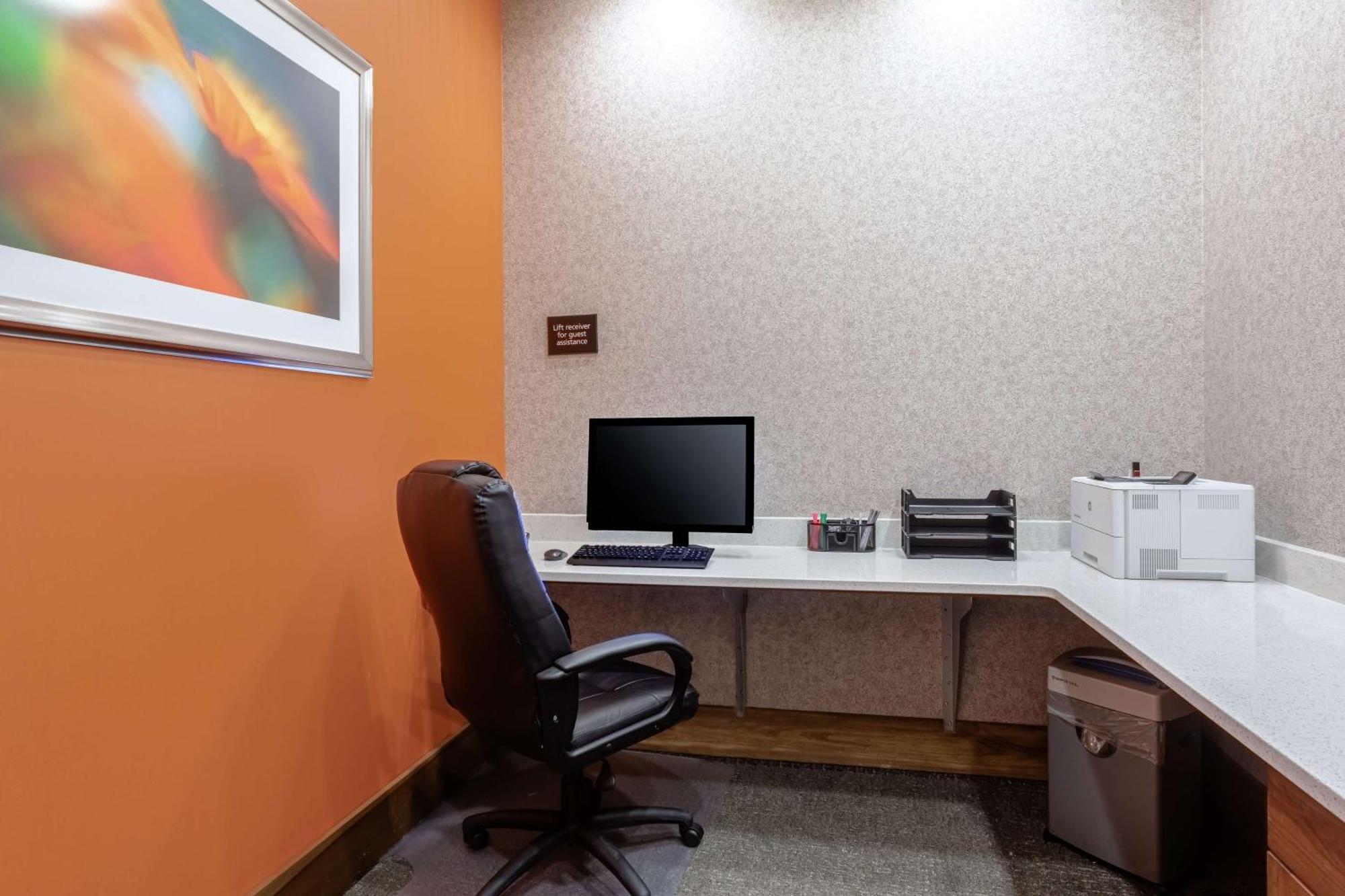 Hotel Hampton & - Orange 3*