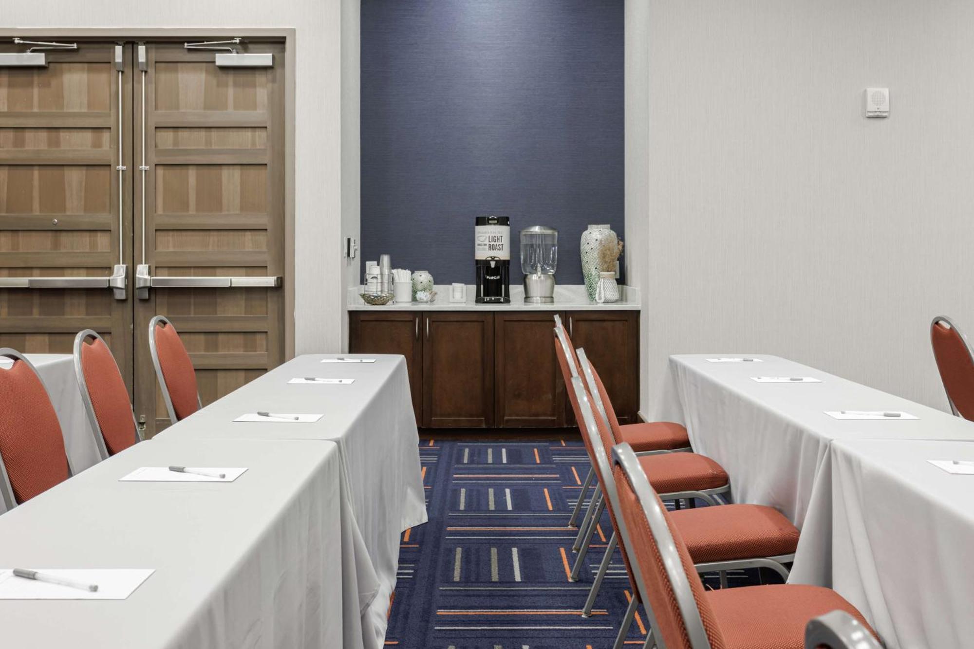 Hotel Hampton & - Orange 3*