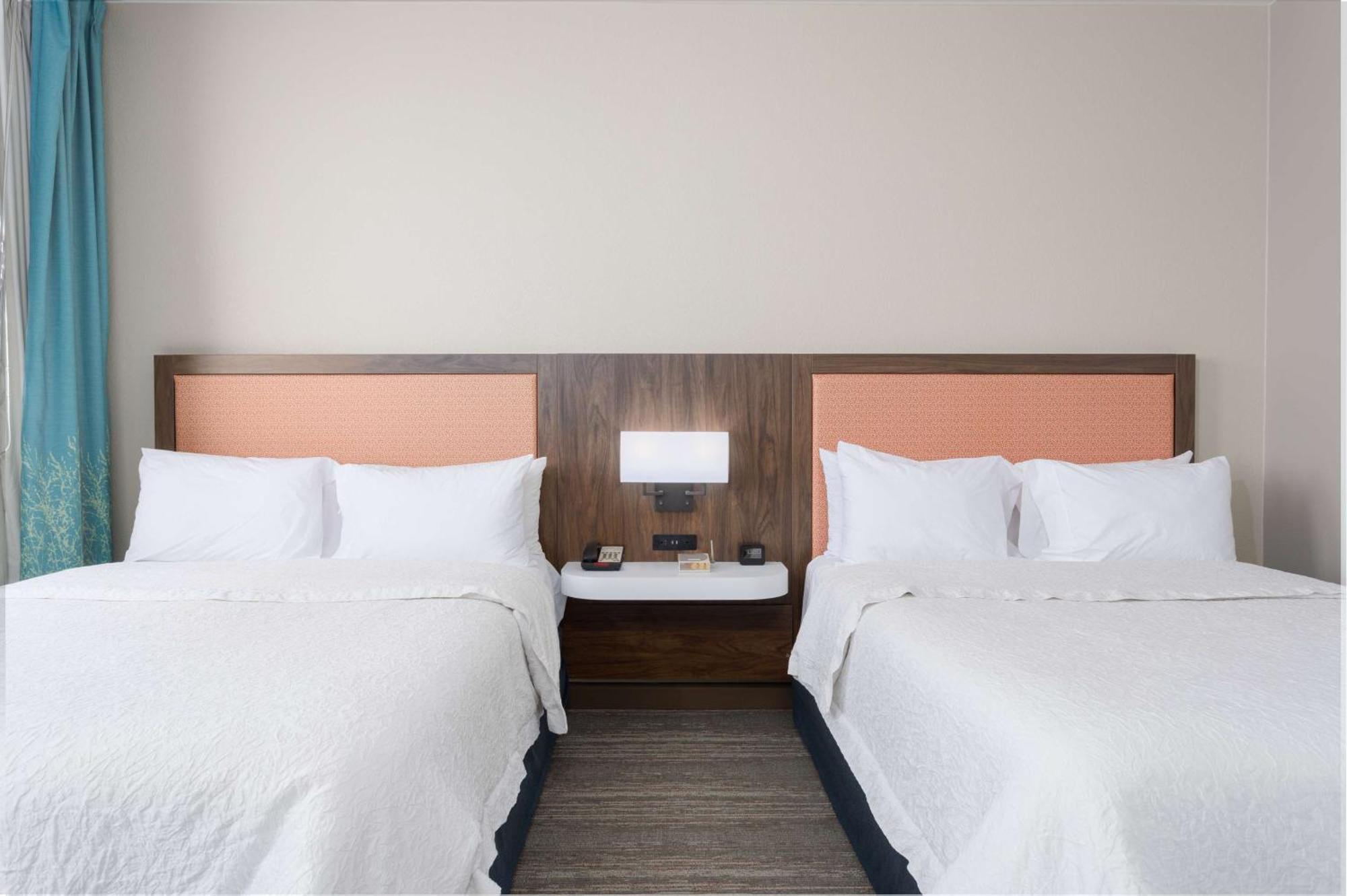 Hotel Hampton & - Orange