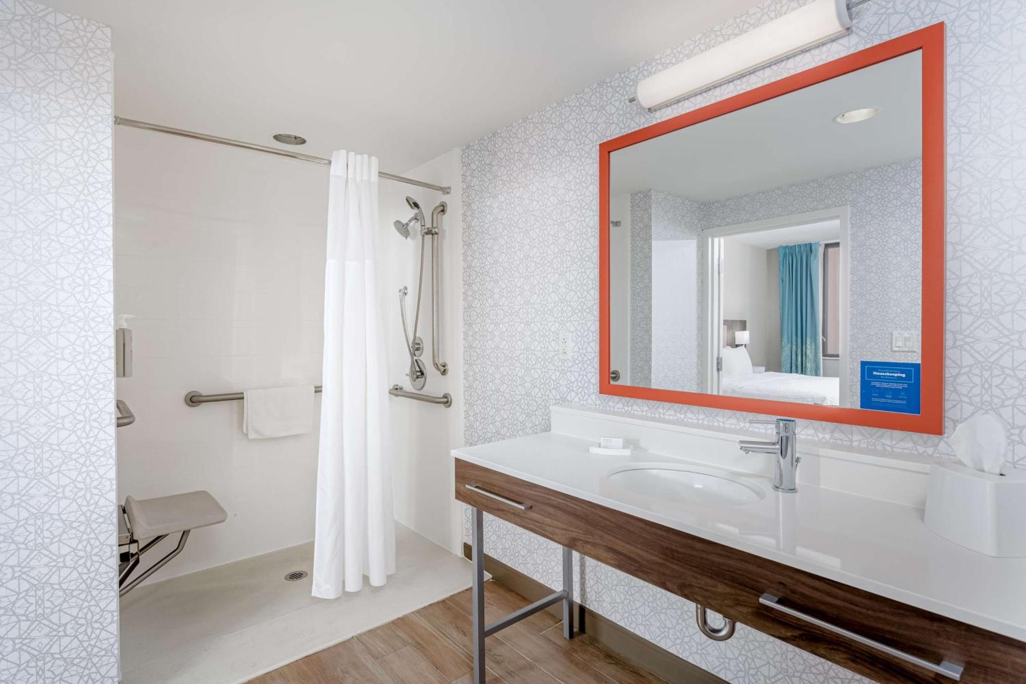 Hampton & - Orange 3*