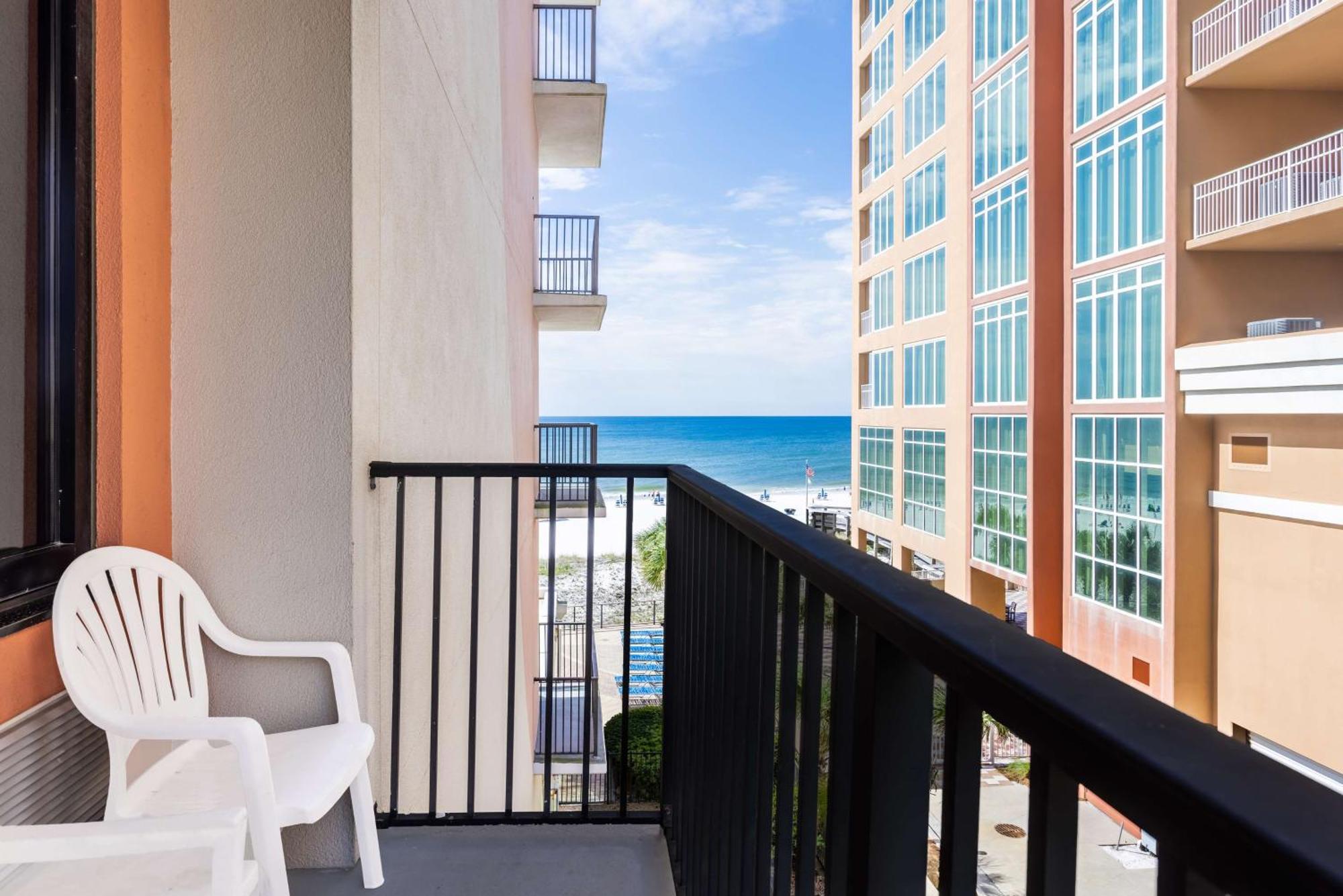 Hampton & - Orange Hotel 3*
