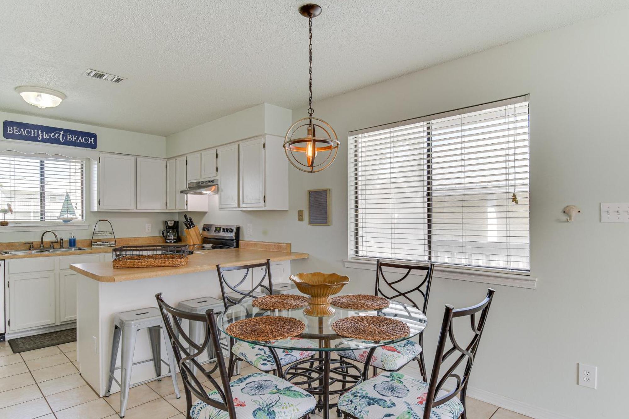 Orange Walk To Waterfront Park! Apartment