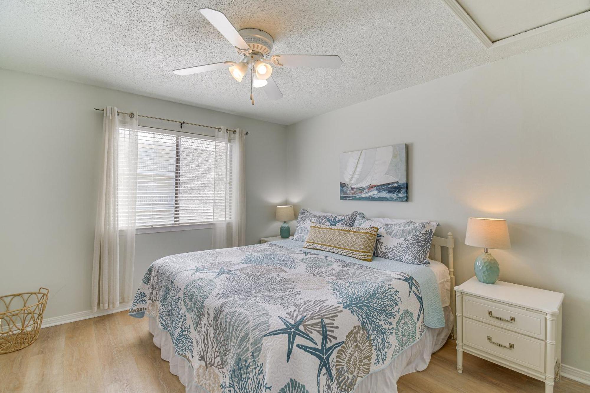 Orange Walk To Waterfront Park! Apartment