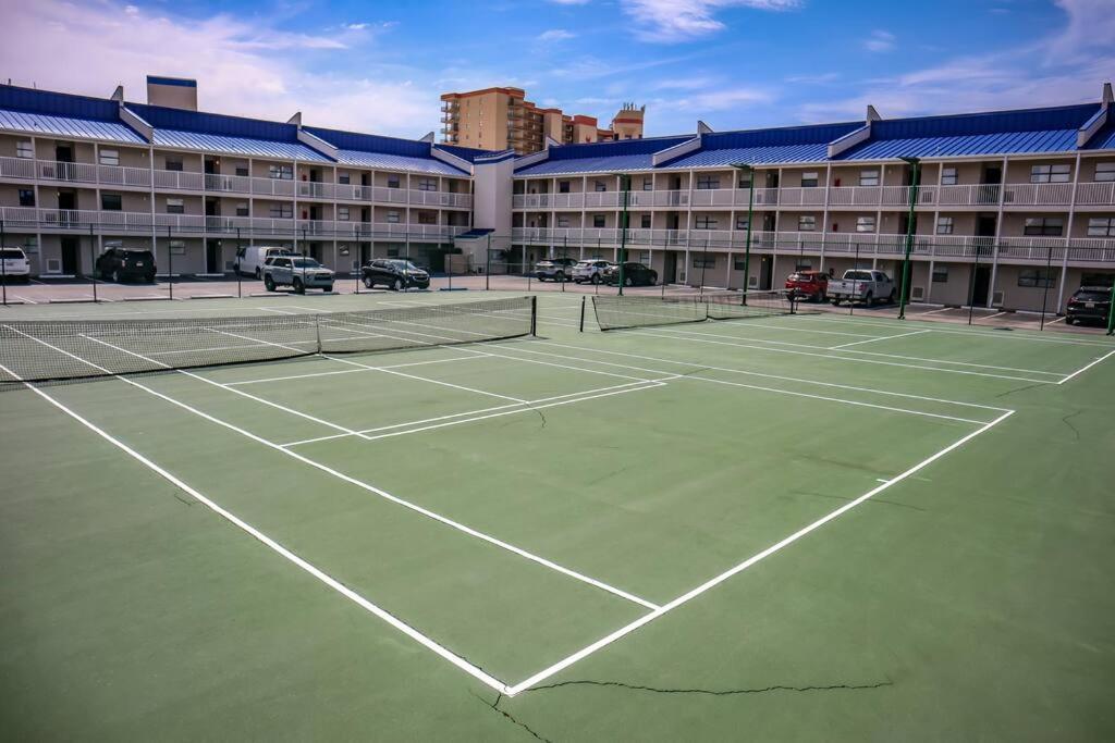 Oceanfront 1 Bedroom, Outdoor Pool W/private Access Apartment *