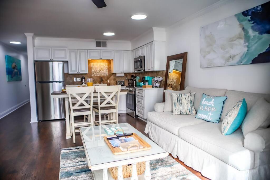Oceanfront 1 Bedroom, Outdoor Pool W/private Access *