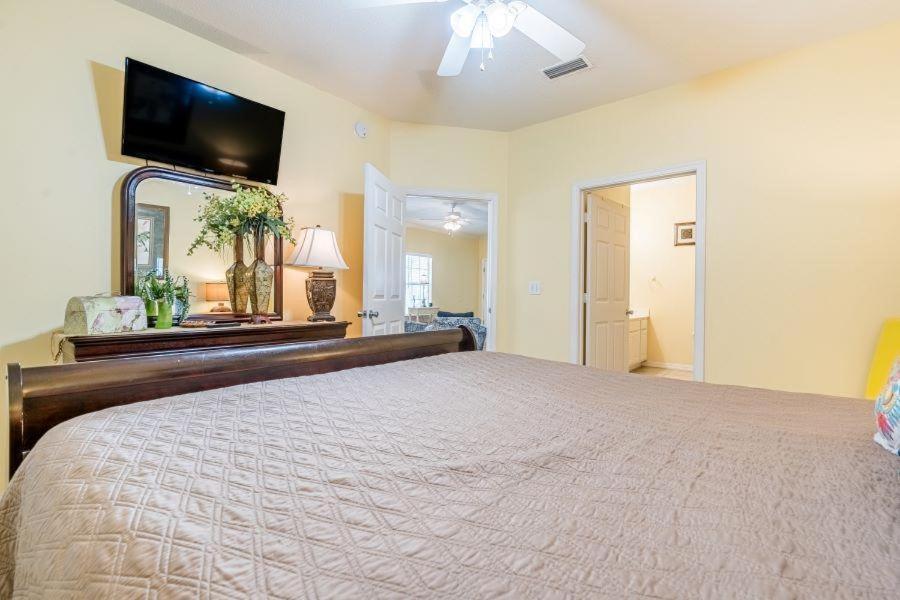 Orange - Serendipity Holiday home