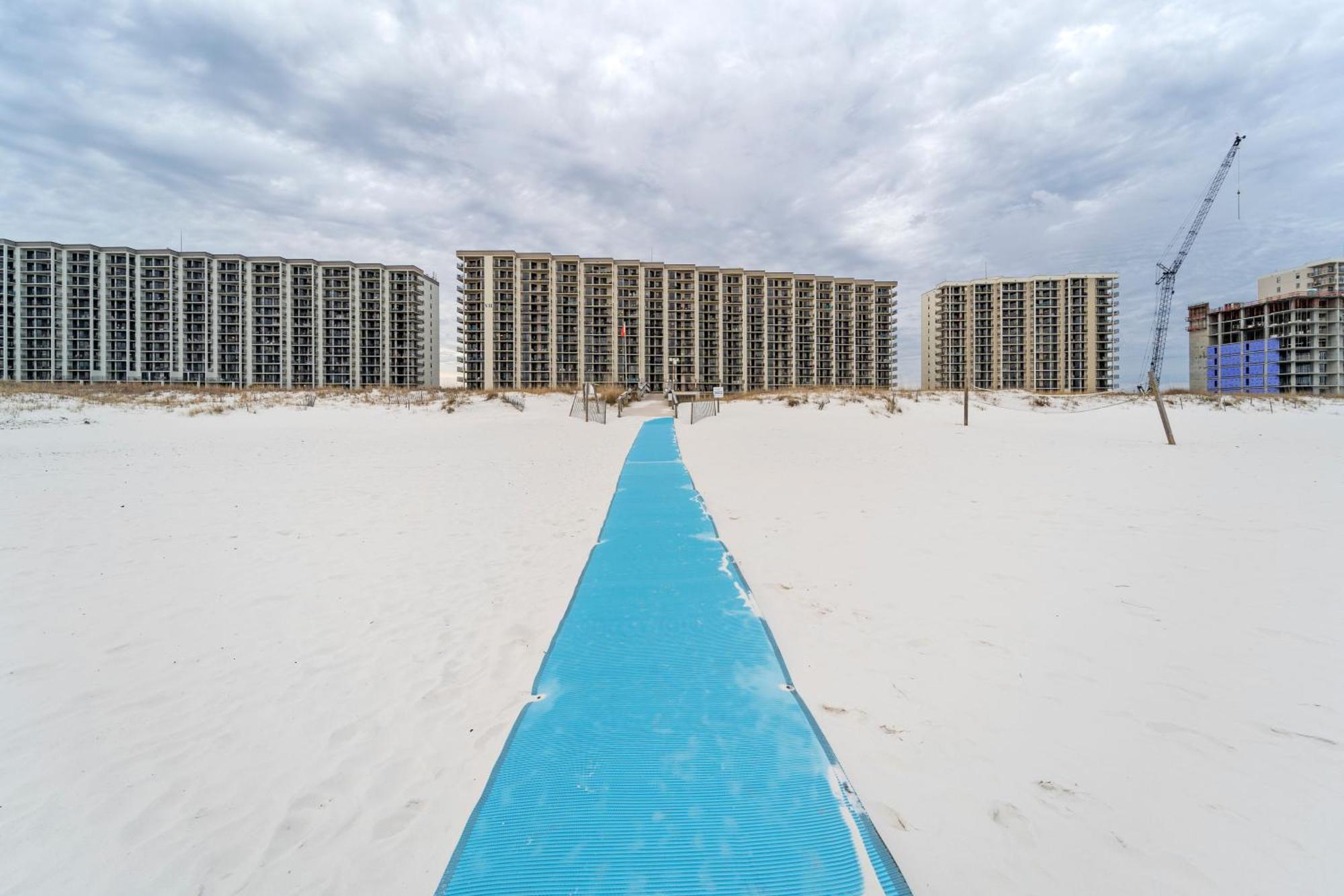 Apartment Phoenix Vii 713 By Liquid Life *