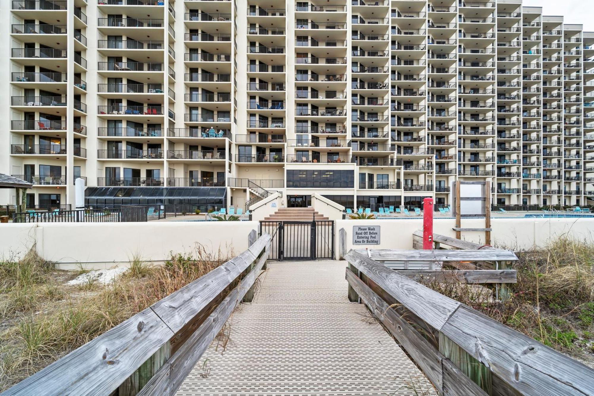 Apartment Phoenix Vii 713 By Liquid Life