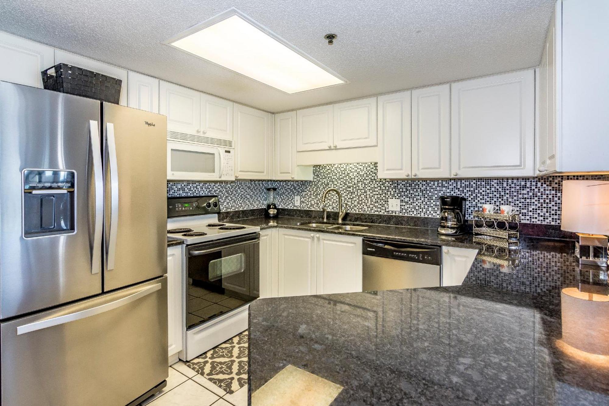 Apartment Phoenix Vii 713 By Liquid Life