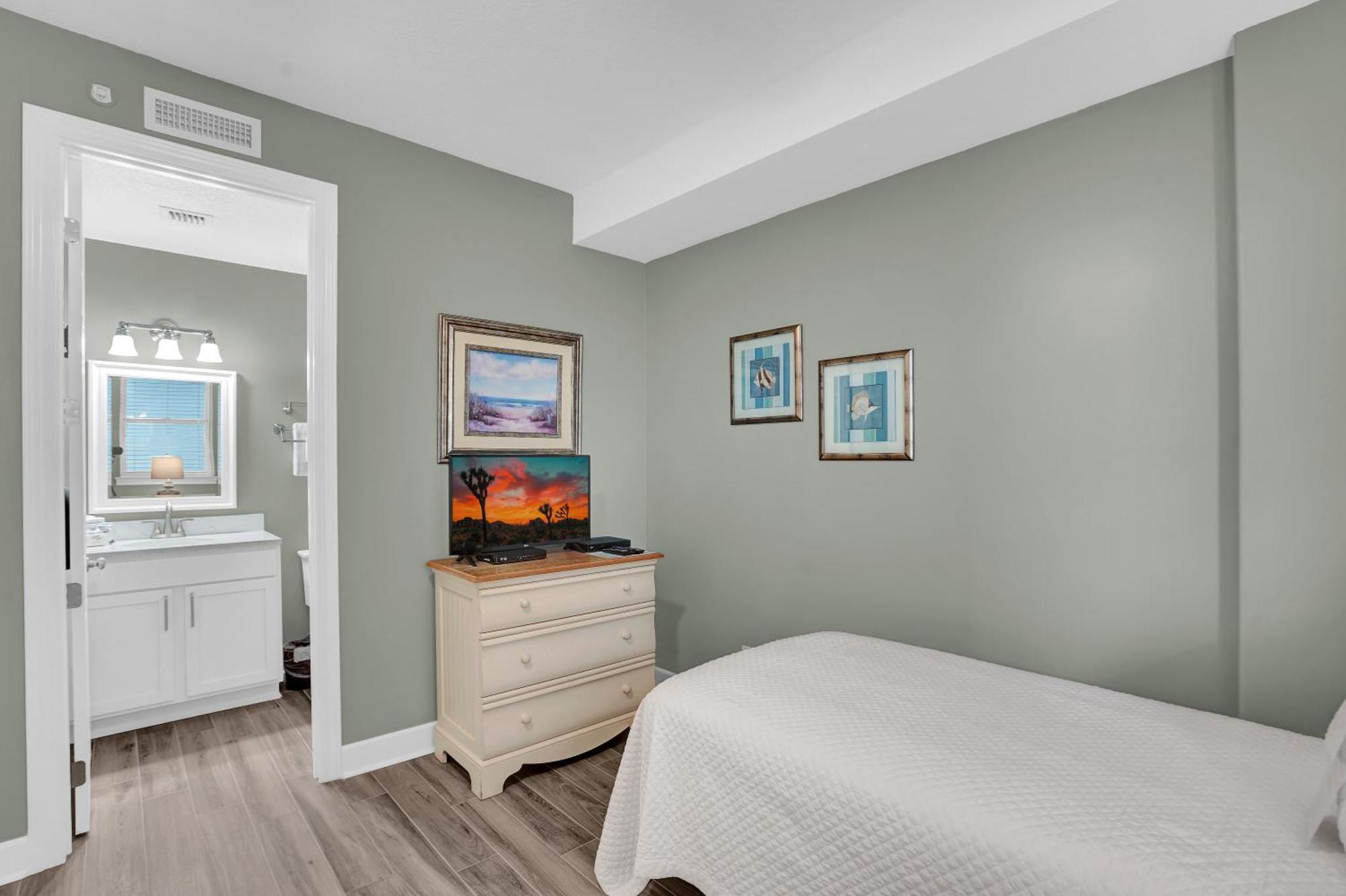 Regency Isle 911 By Liquid Life Hotel *