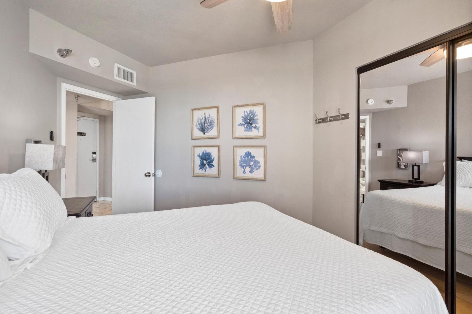 Apartment Windward Pointe 1206