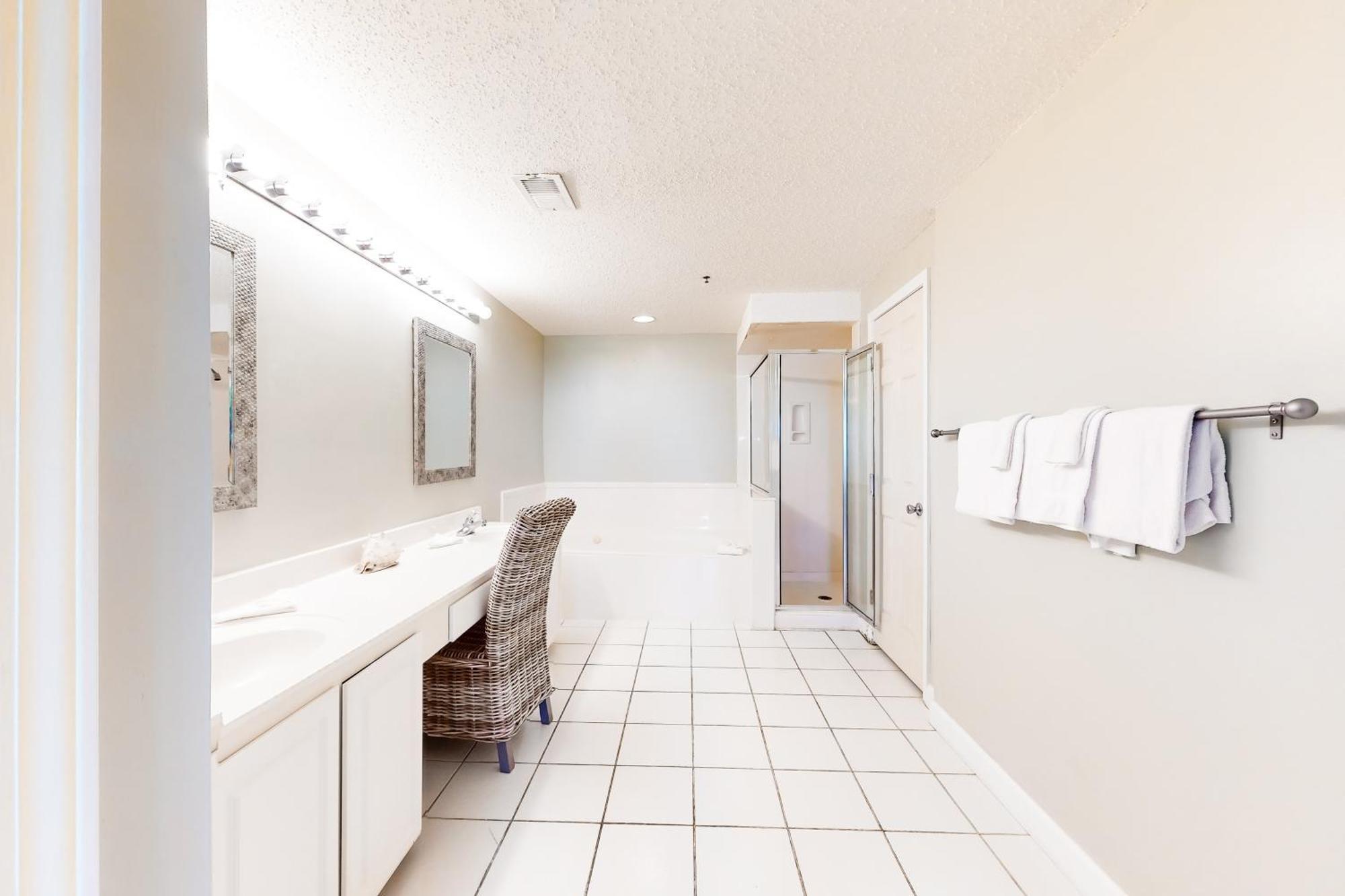 The Enclave #801 Apartment