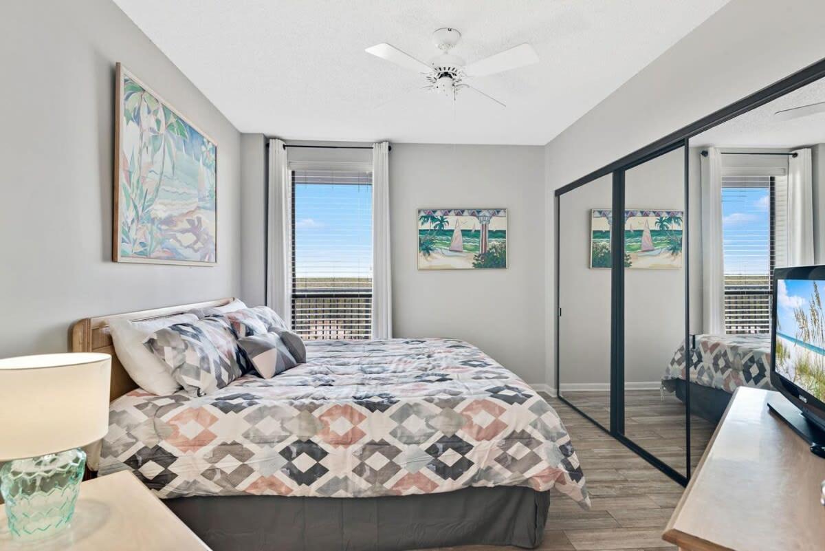 Windward Pointe 804- Sleeps 10 Beachfront Amenities Holiday home