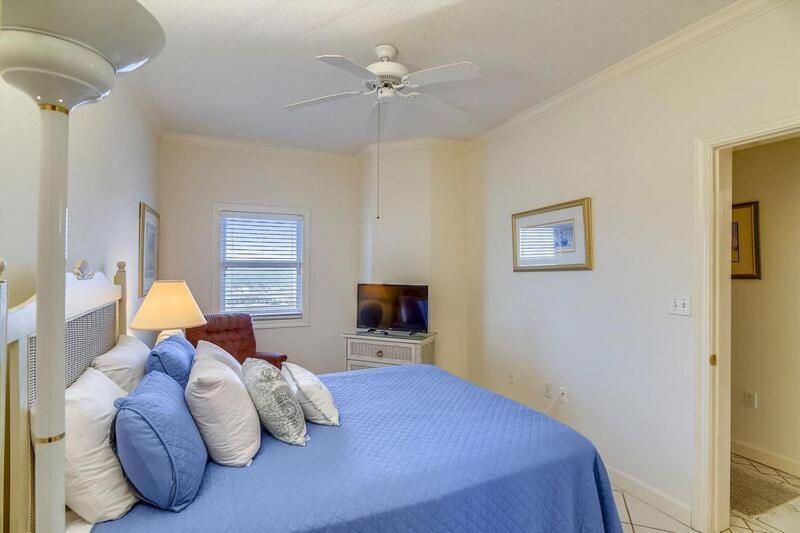 Holiday home The Enclave Unit 1002