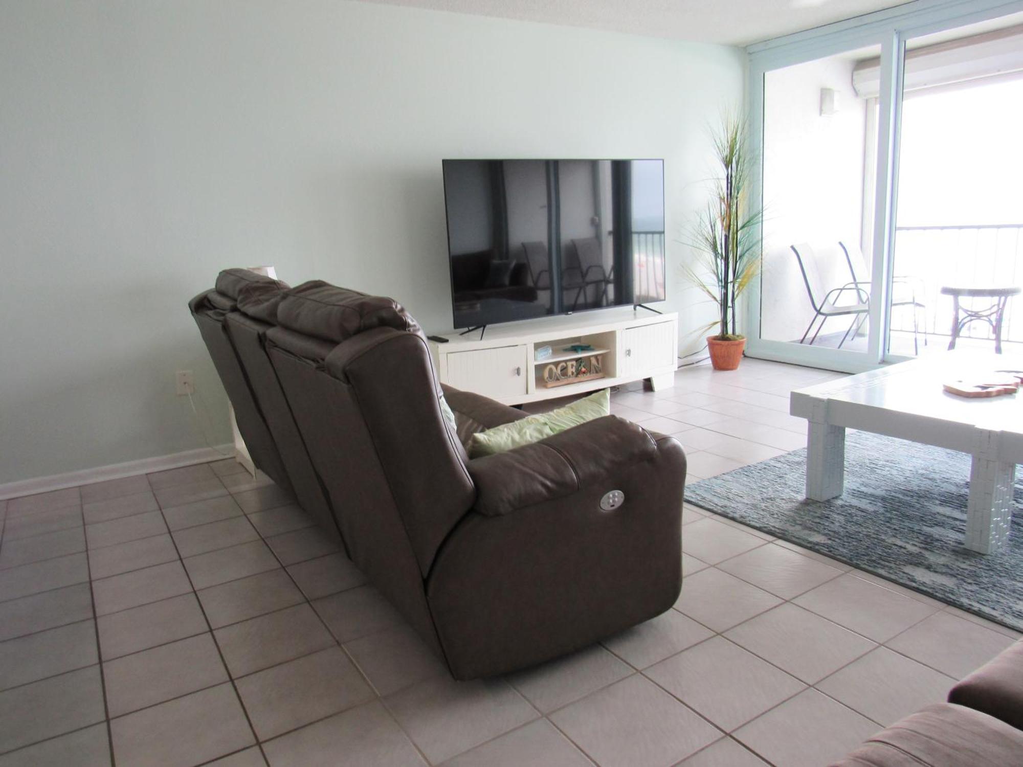 Apartment Breakers 2 Bedrooms 2 Baths *