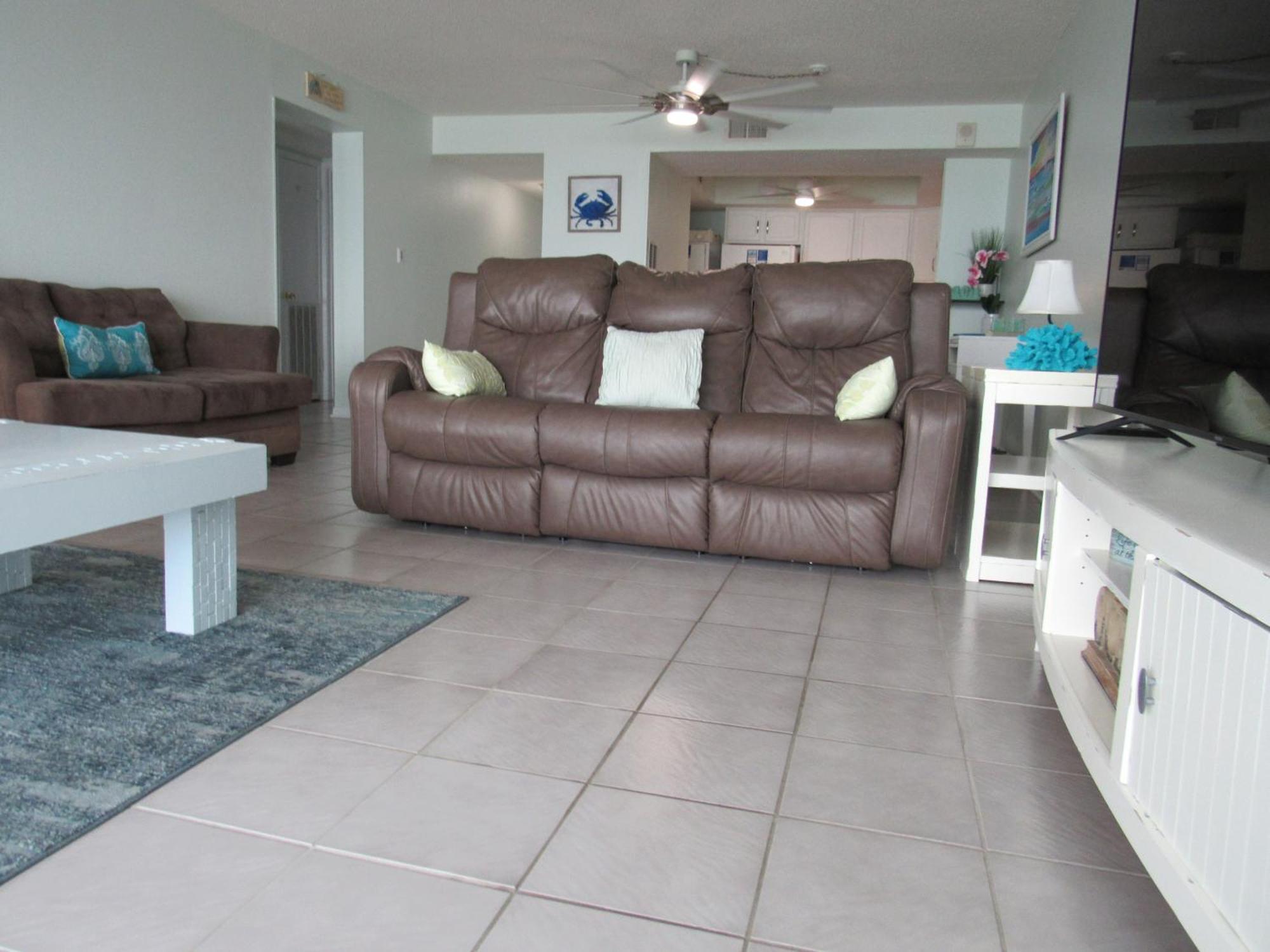 Apartment Breakers 2 Bedrooms 2 Baths