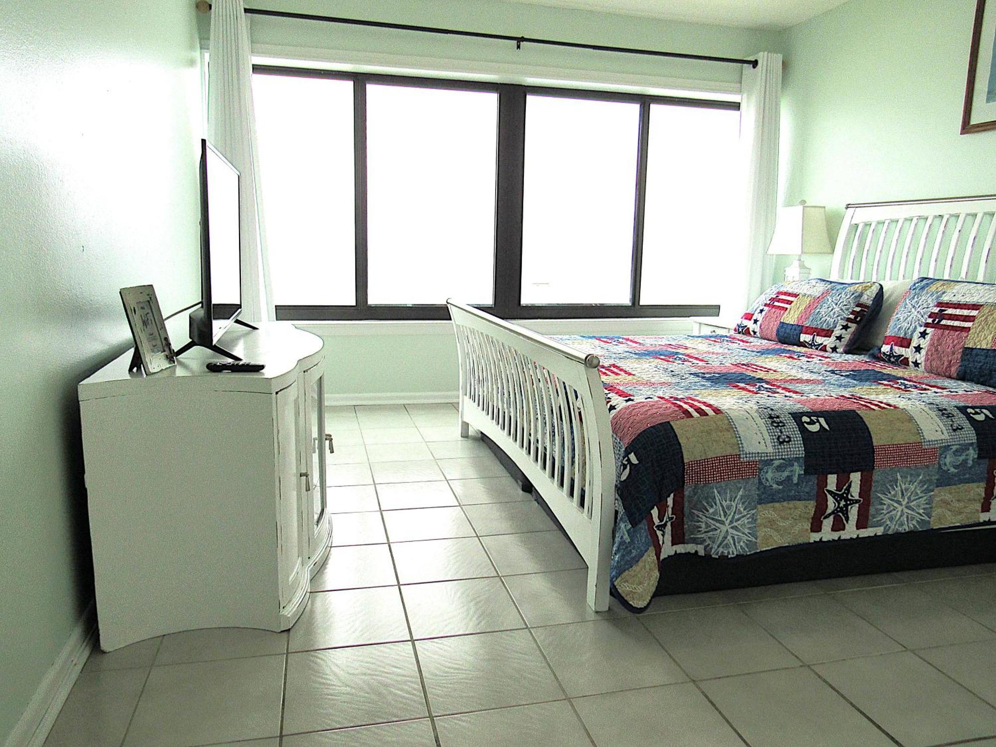 Apartment Breakers 2 Bedrooms 2 Baths