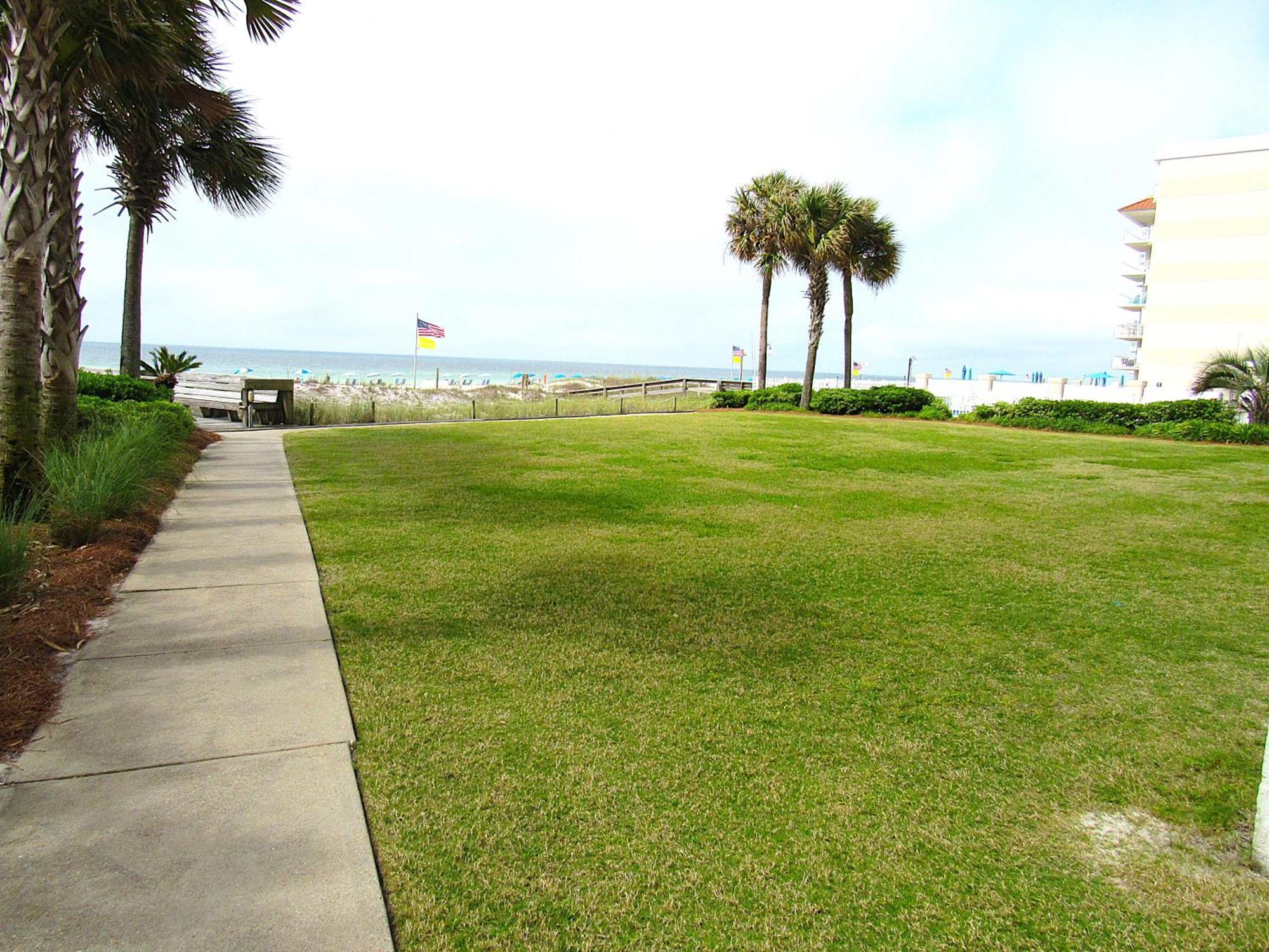 Breakers 2 Bedrooms 2 Baths Apartment *