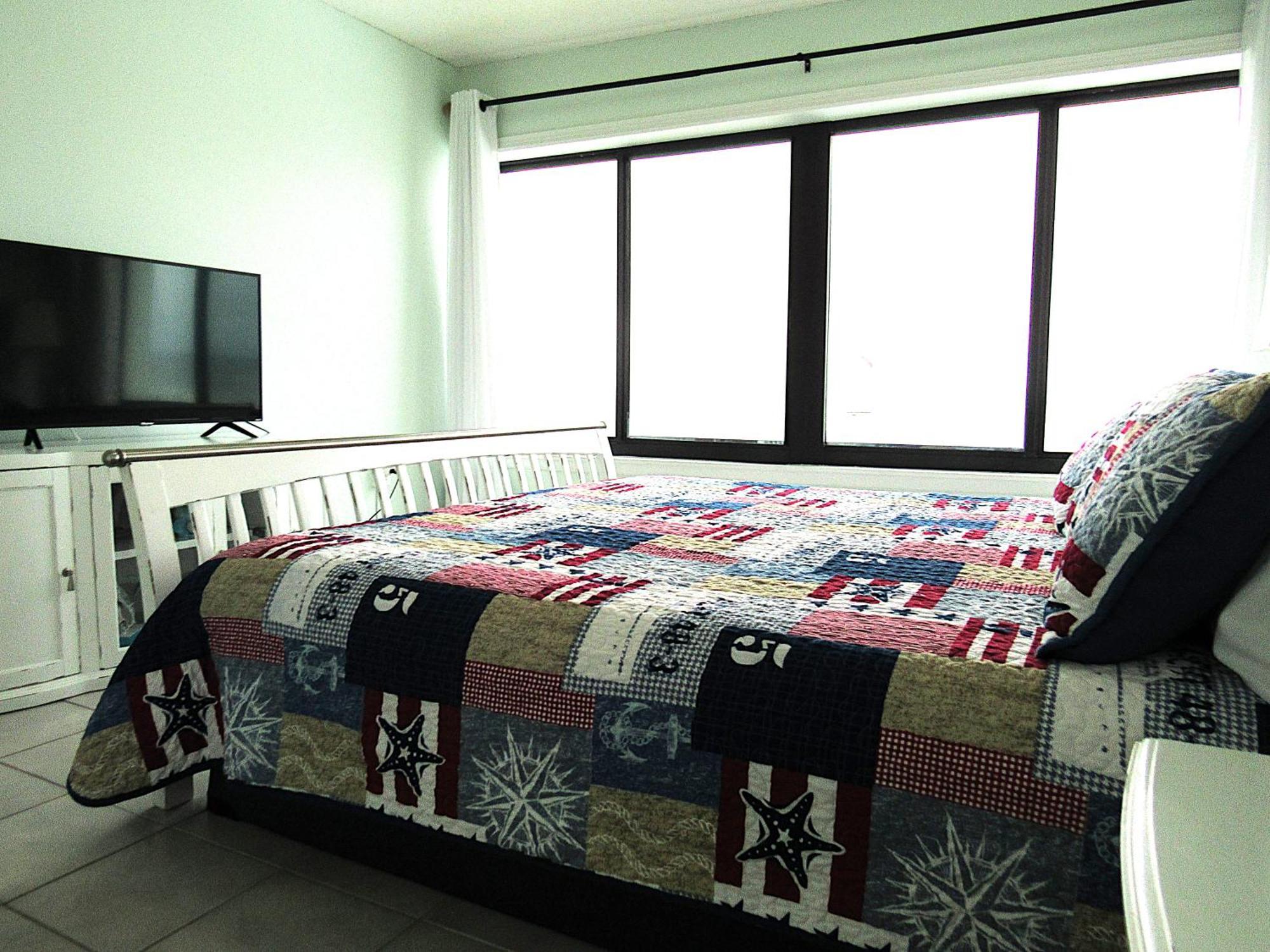 Breakers 2 Bedrooms 2 Baths Apartment *