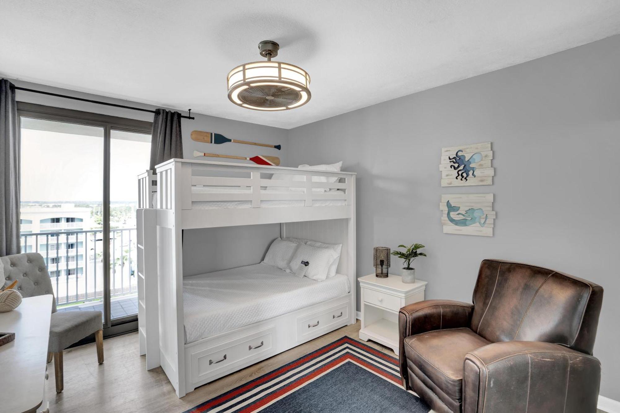 Apartment Windward Pointe 706