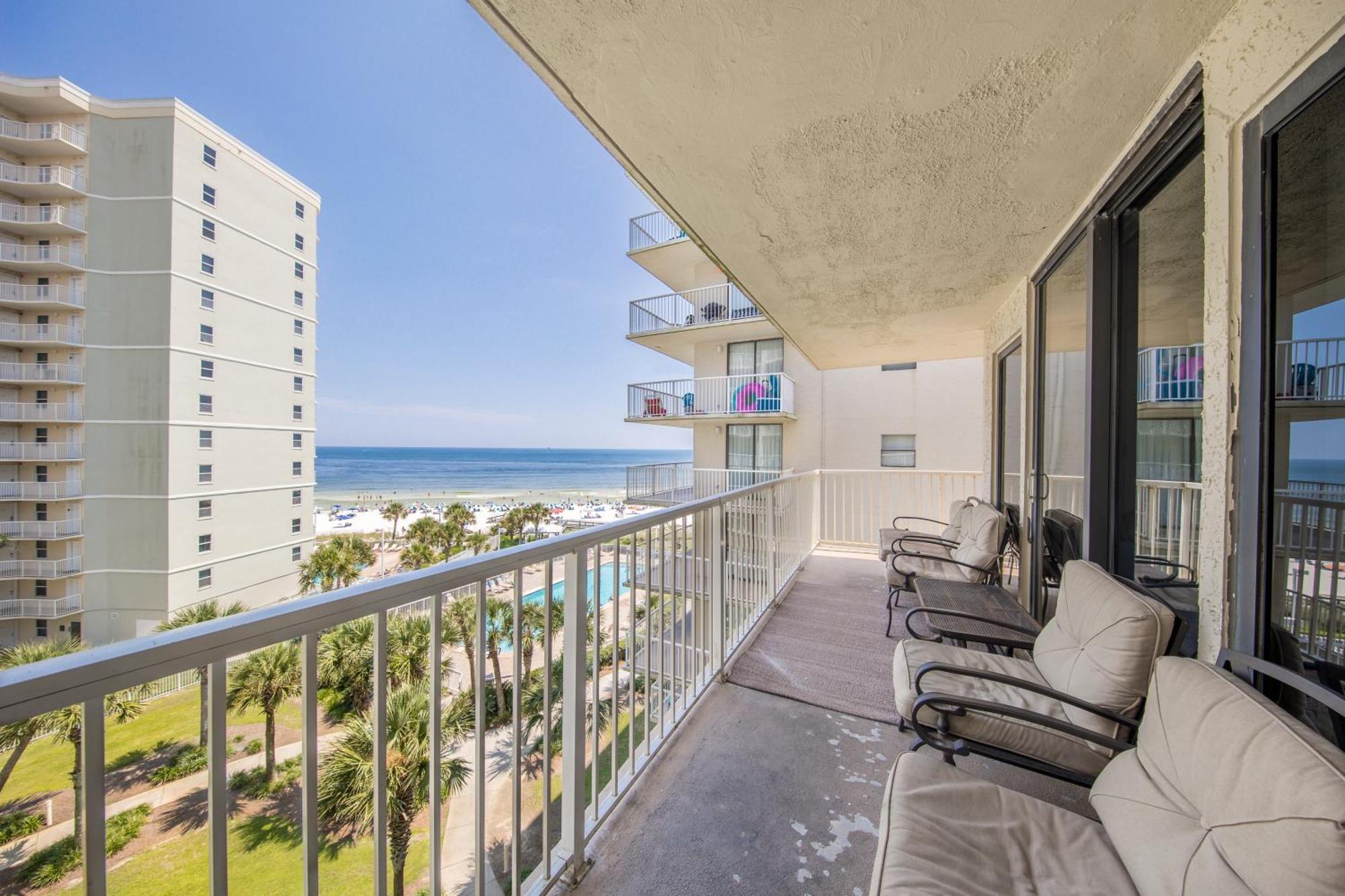 Seaside & Racquet Apartment *