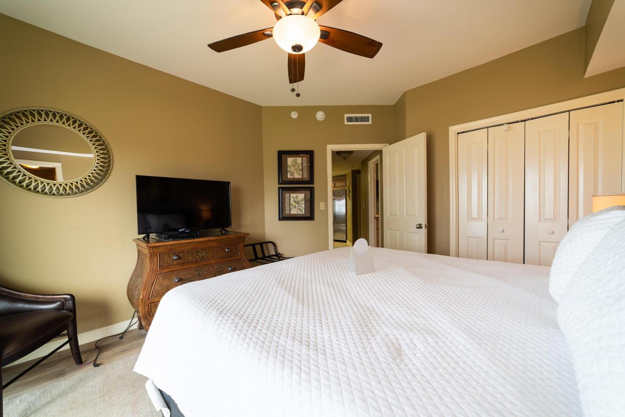 The Palms 401 Apartment