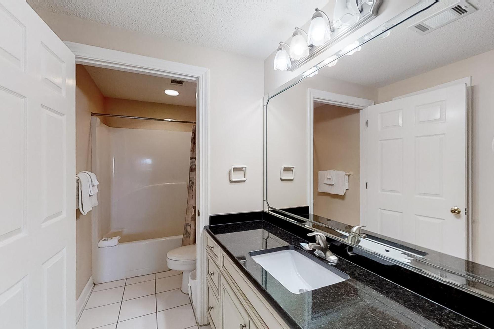 The Enclave 606 Apartment *
