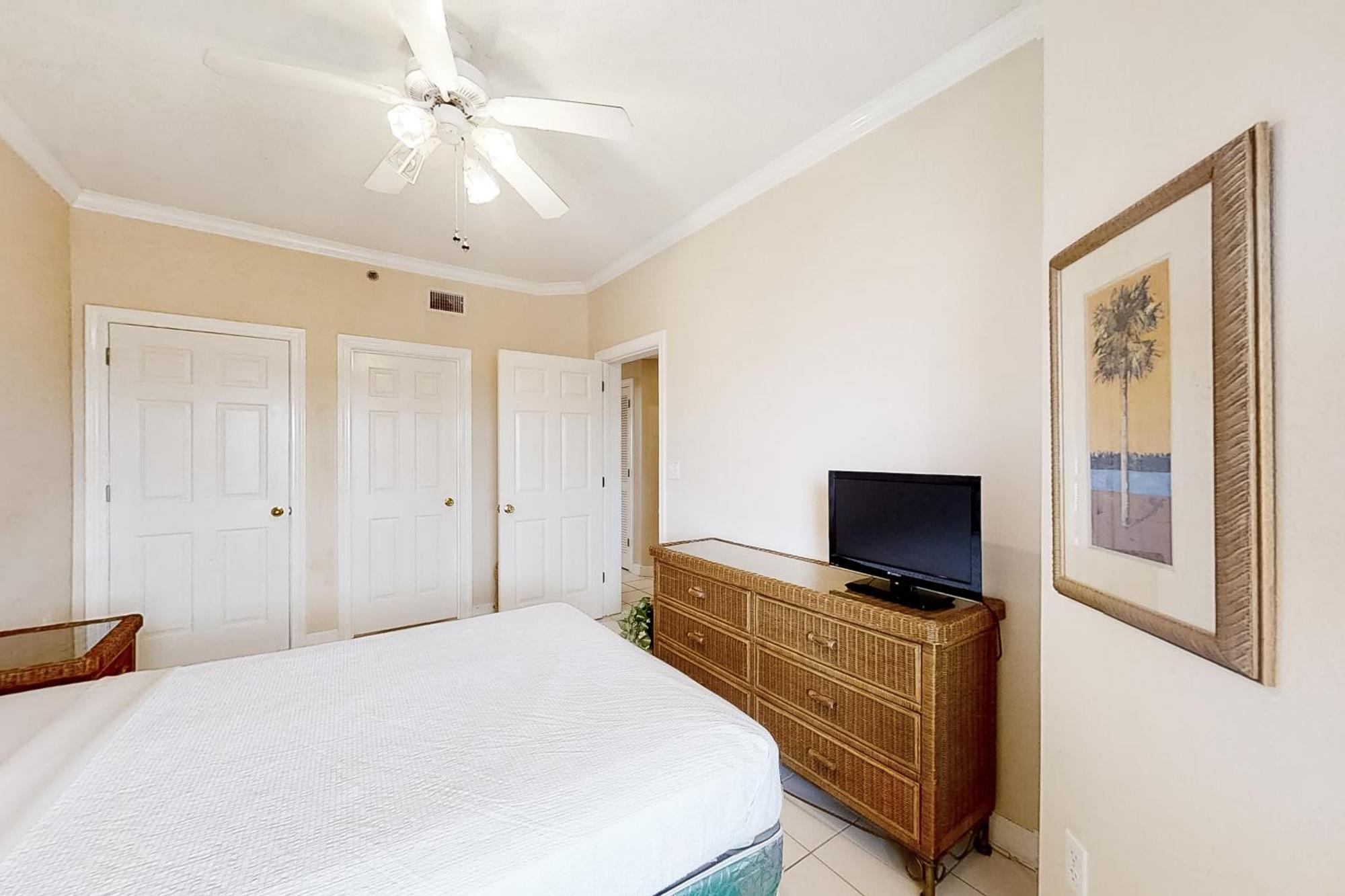 The Enclave 606 Apartment *