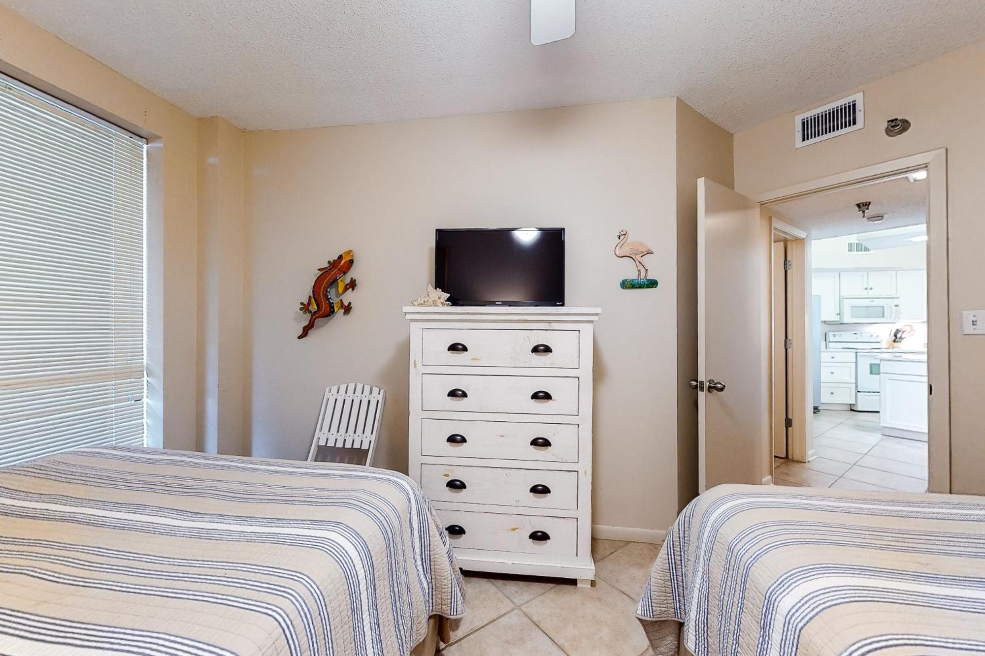 Pelican Pointe 1002