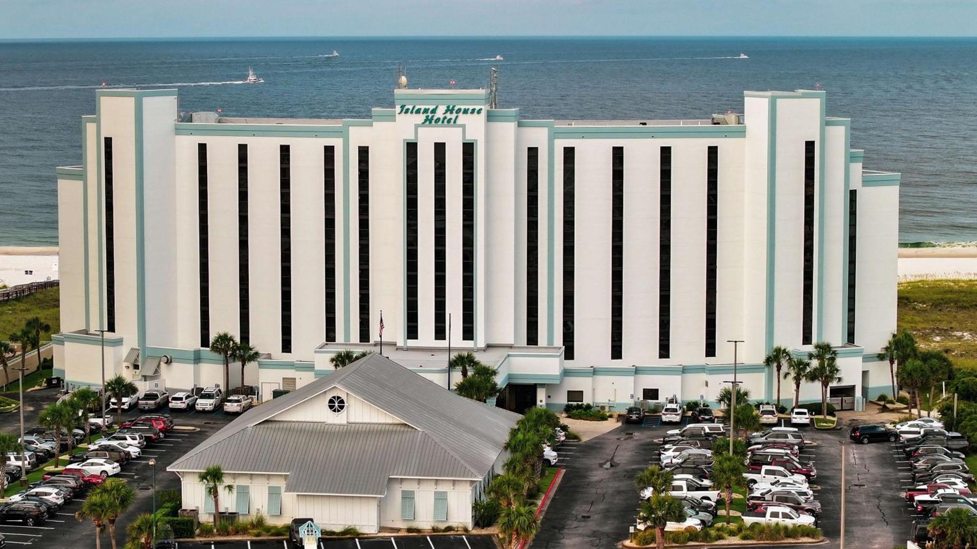 The Island House A Doubletree By Hilton Hotel 4*
