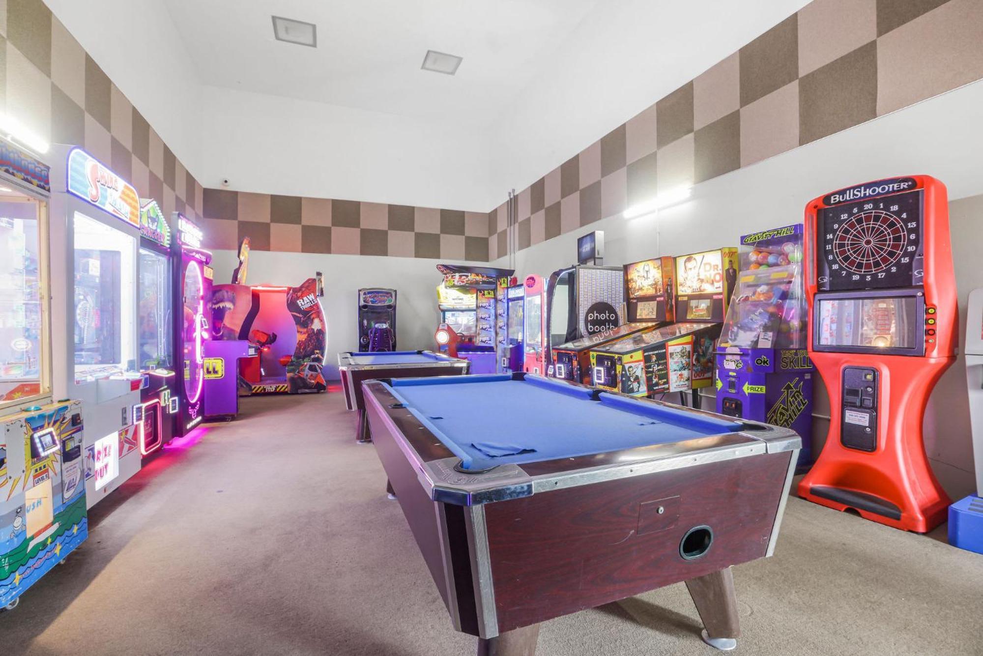 Phoenix Ii 2101-amenities Galore Beachfront Holiday home *