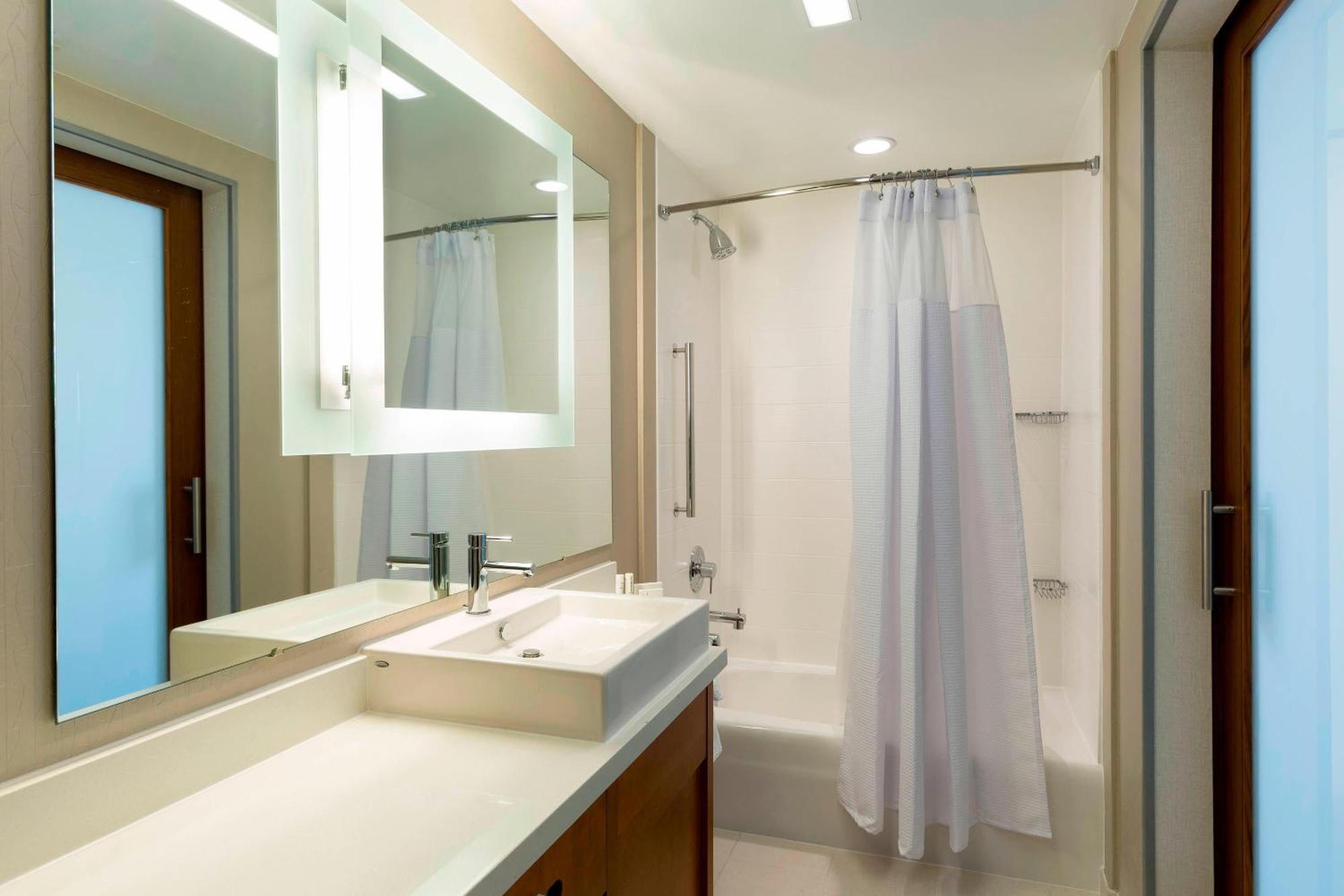 Springhill Orange At The Wharf Hotel 3*