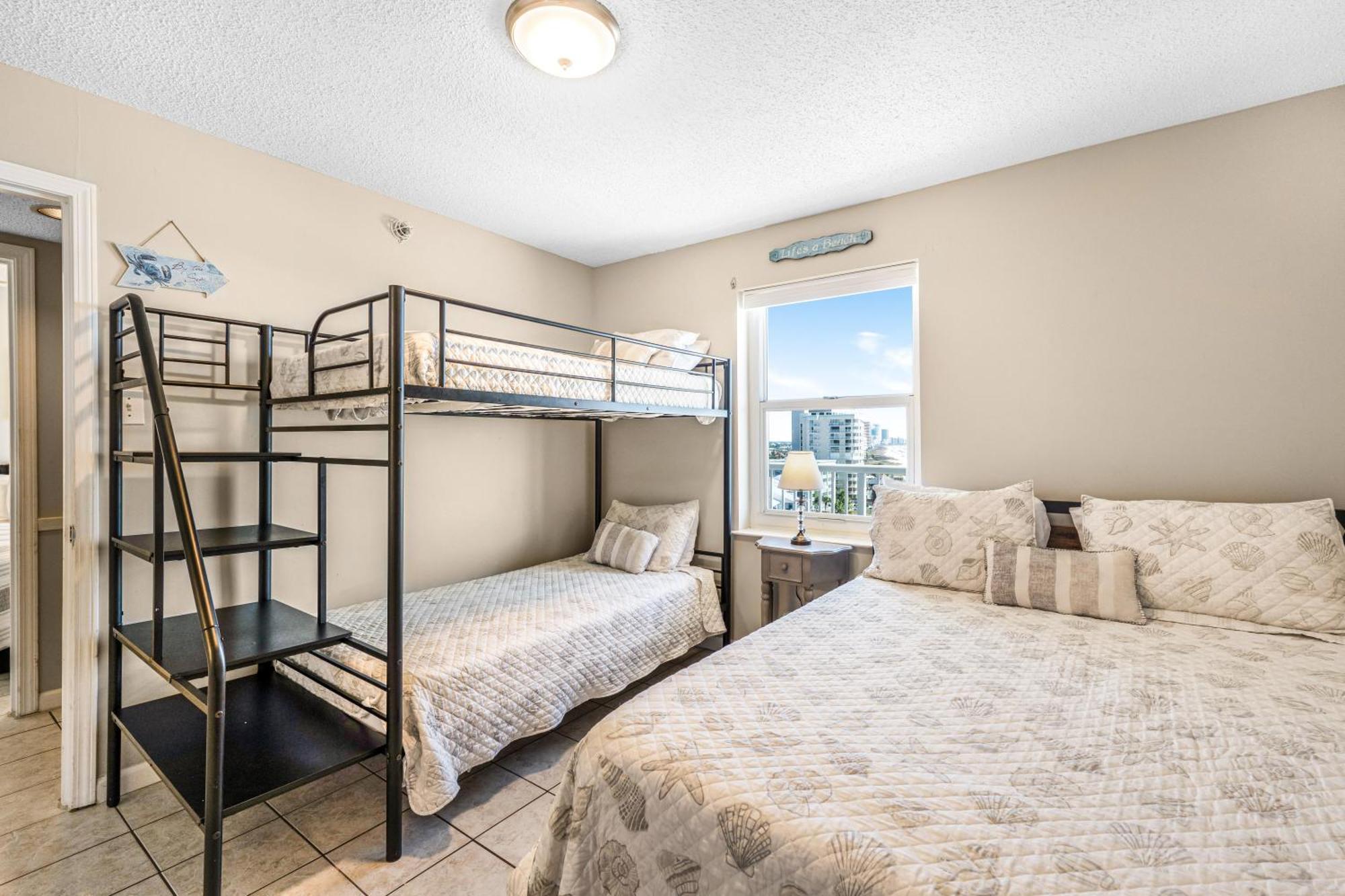 Tradewinds 906 *